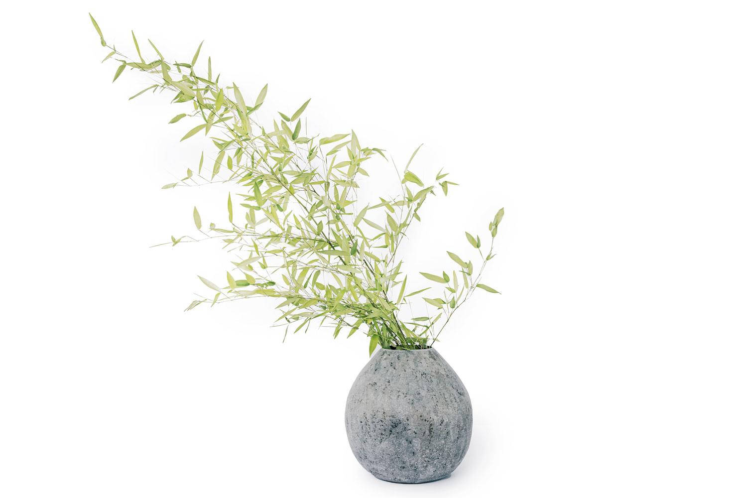 Organique Vase ampoule bulbe en résine brute noire grise Imperfetto en vente