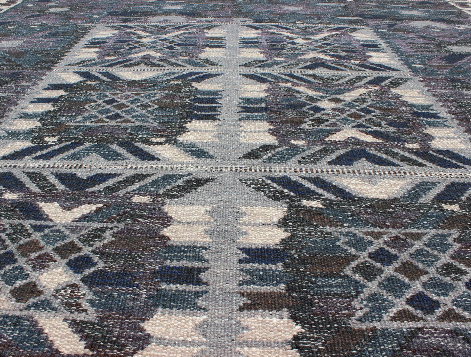 Skandinavischer Flachgewebe-Teppich in Grau, Blau und Anthrazit mit modernem Design im Angebot 4