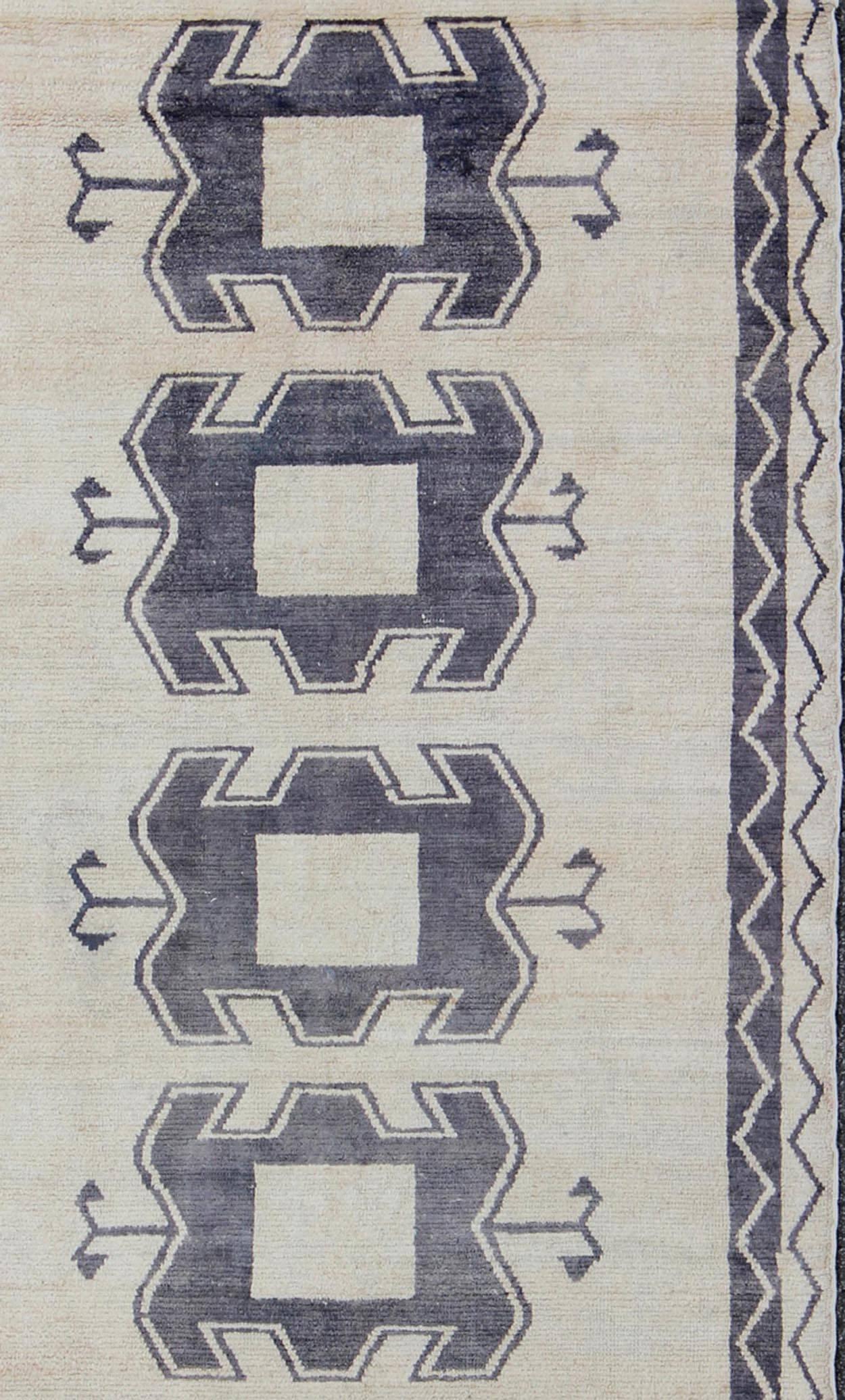 Midcentury Turkish Tulu Rug with Tribal Design in Purple/Gray and Cream  In Excellent Condition For Sale In Atlanta, GA