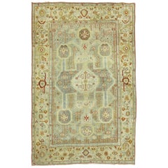 Tapis persan ancien Malayer bleu et gris avec détails en métal