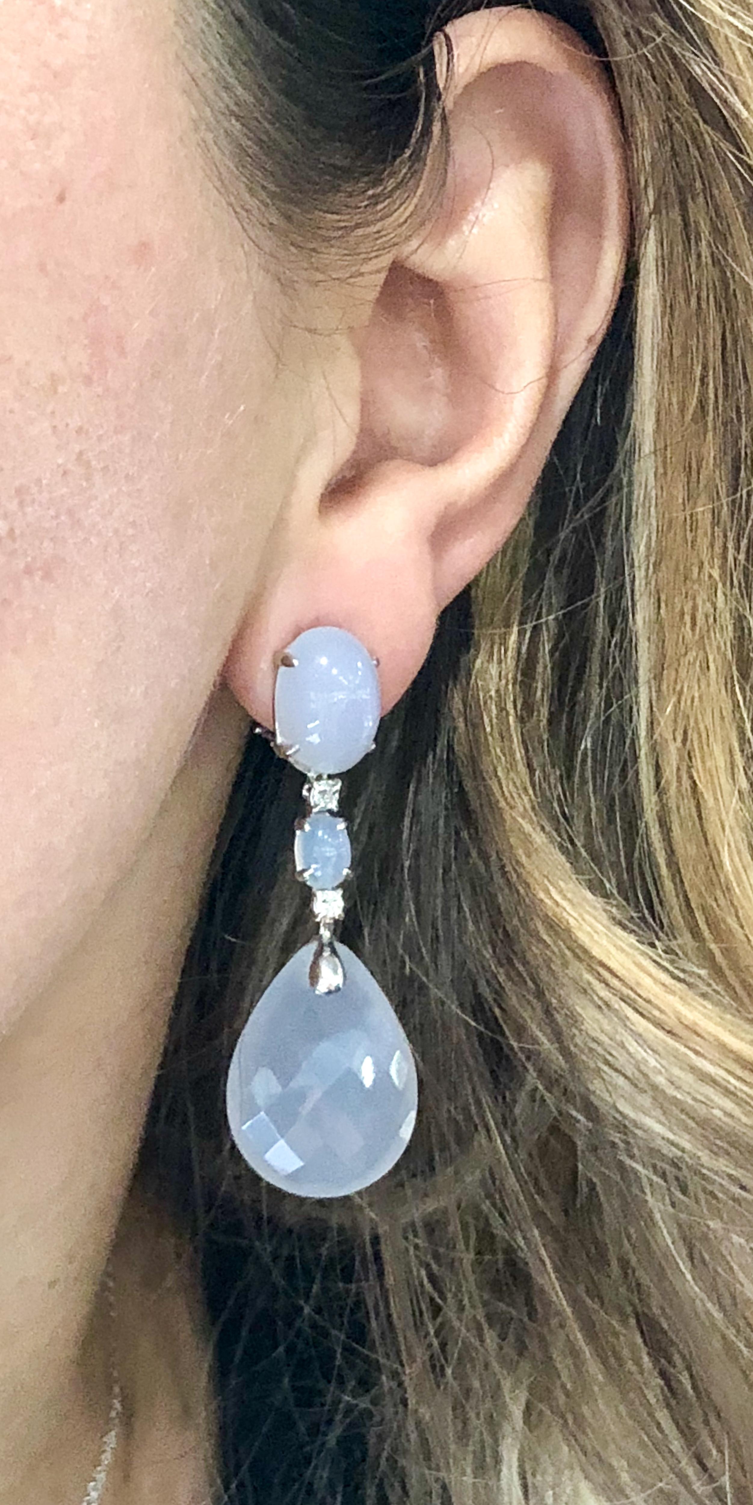 Gray Blue Chalcedony Drop Earrings In New Condition In Greenwich, CT
