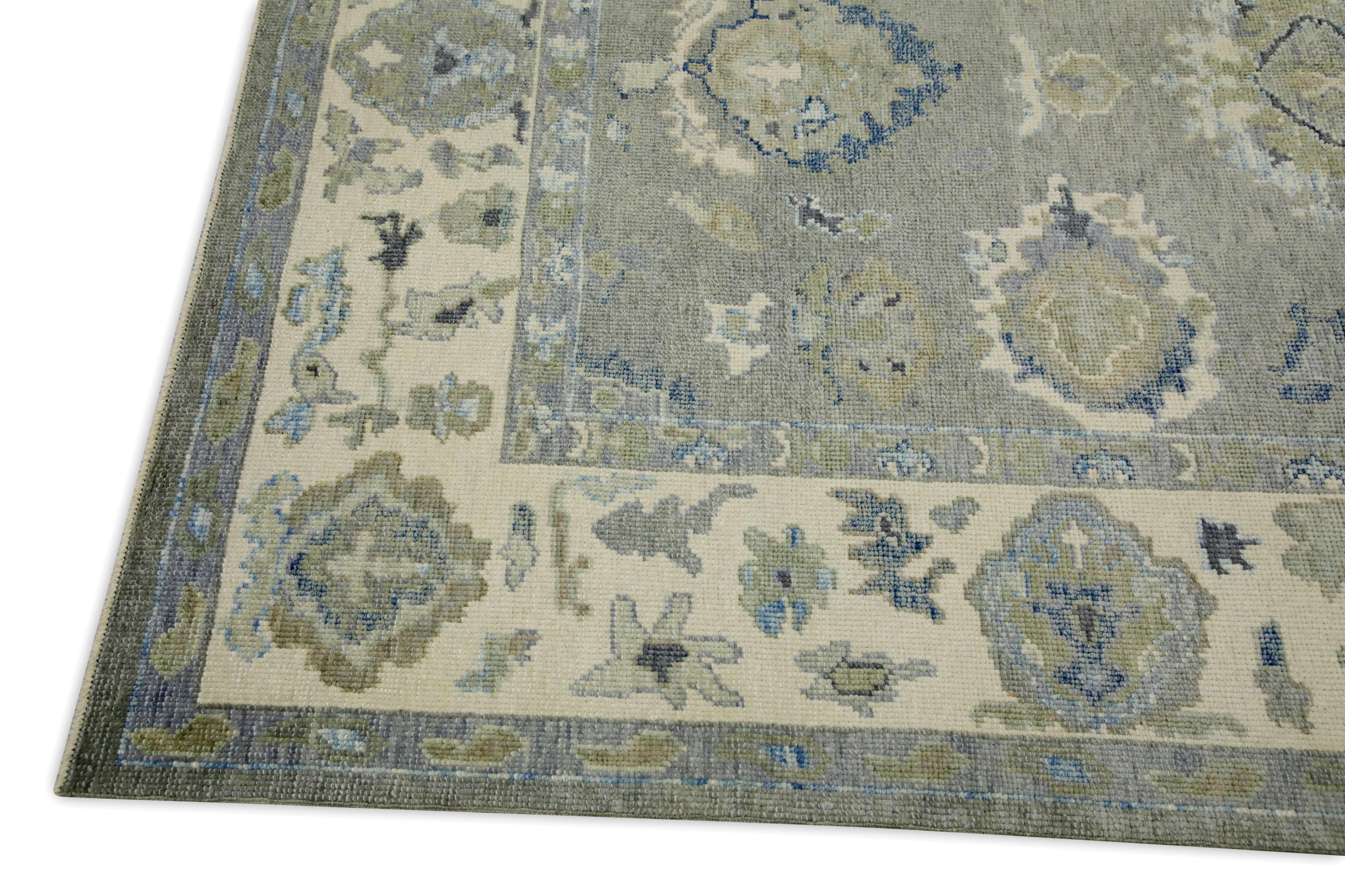Handgewebter türkischer Oushak-Teppich aus Wolle in Grau & Blau mit Blumenmuster, 6' x 8'3