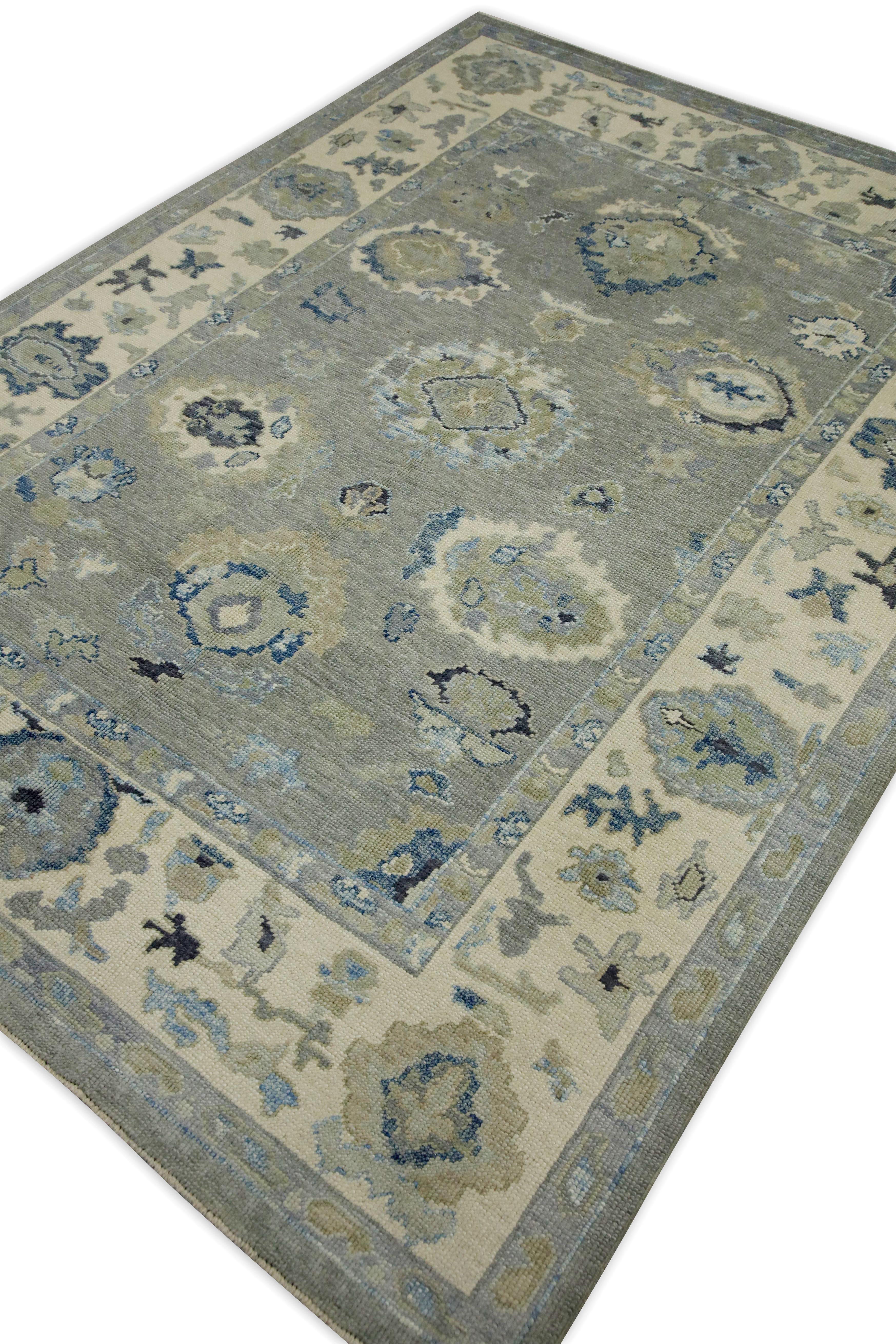 Handgewebter türkischer Oushak-Teppich aus Wolle in Grau & Blau mit Blumenmuster, 6' x 8'3