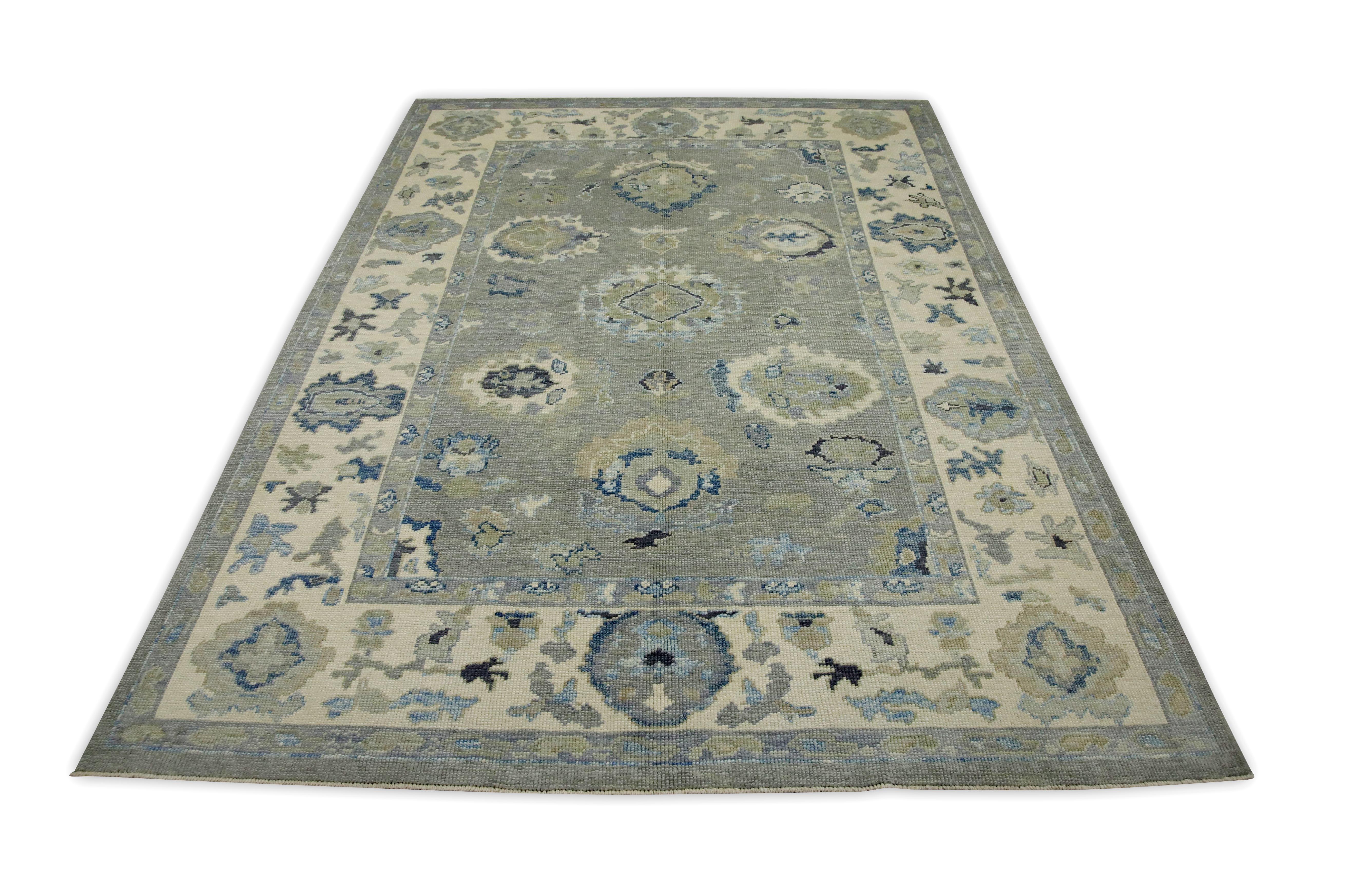 Handgewebter türkischer Oushak-Teppich aus Wolle in Grau & Blau mit Blumenmuster, 6' x 8'3