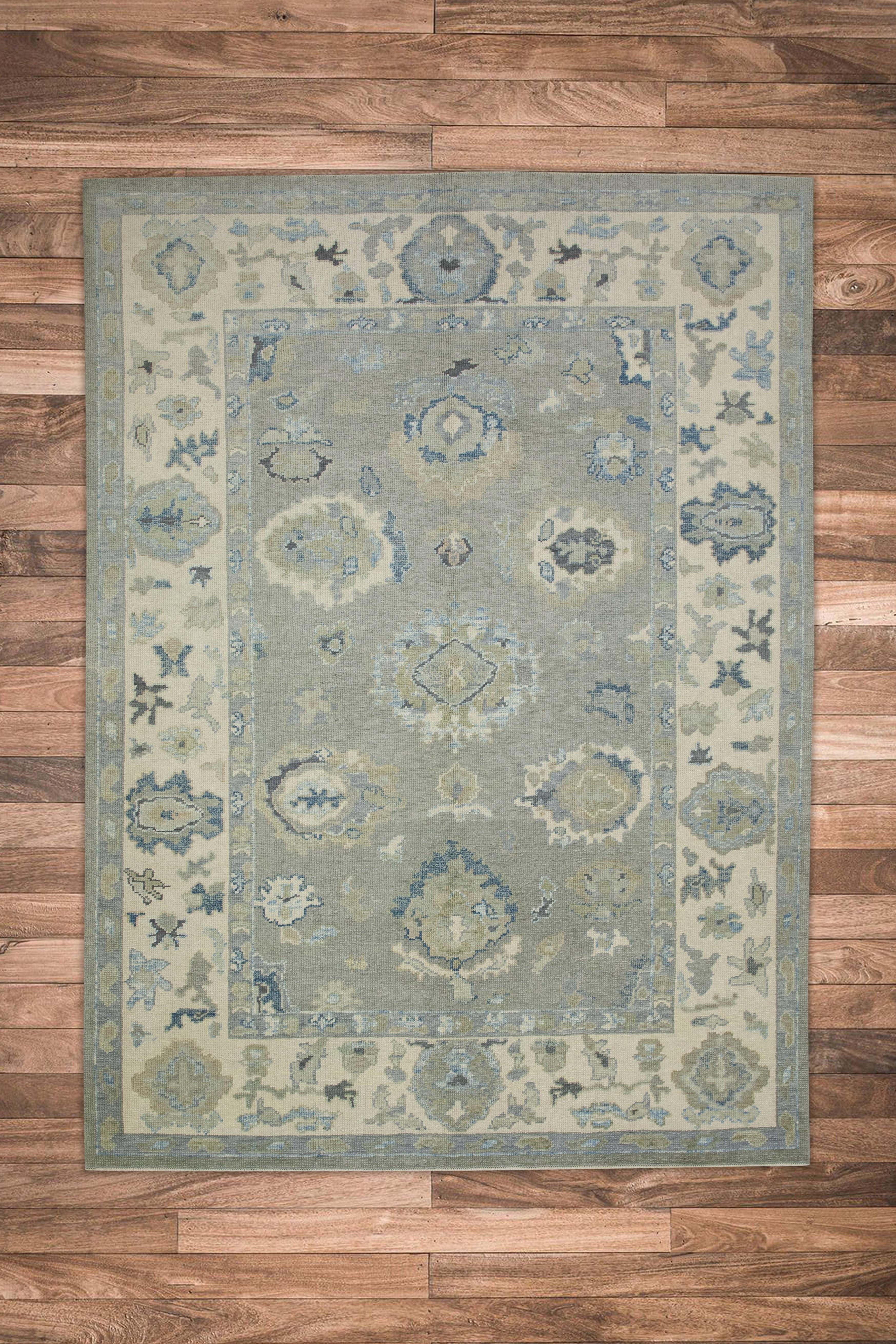 Handgewebter türkischer Oushak-Teppich aus Wolle in Grau & Blau mit Blumenmuster, 6' x 8'3