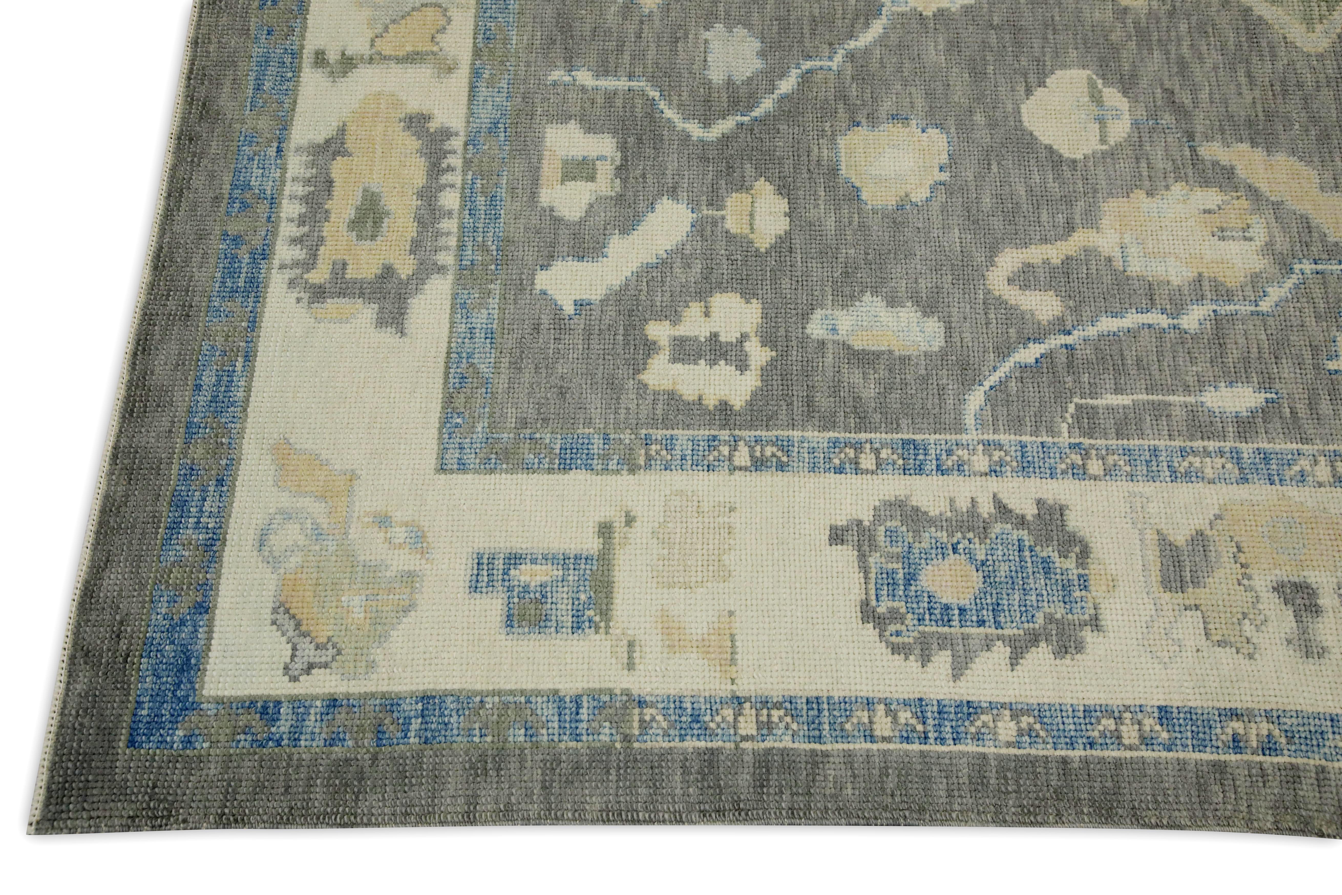 Handgewebter türkischer Oushak-Teppich aus Wolle in Grau & Blau mit Blumenmuster 6'1