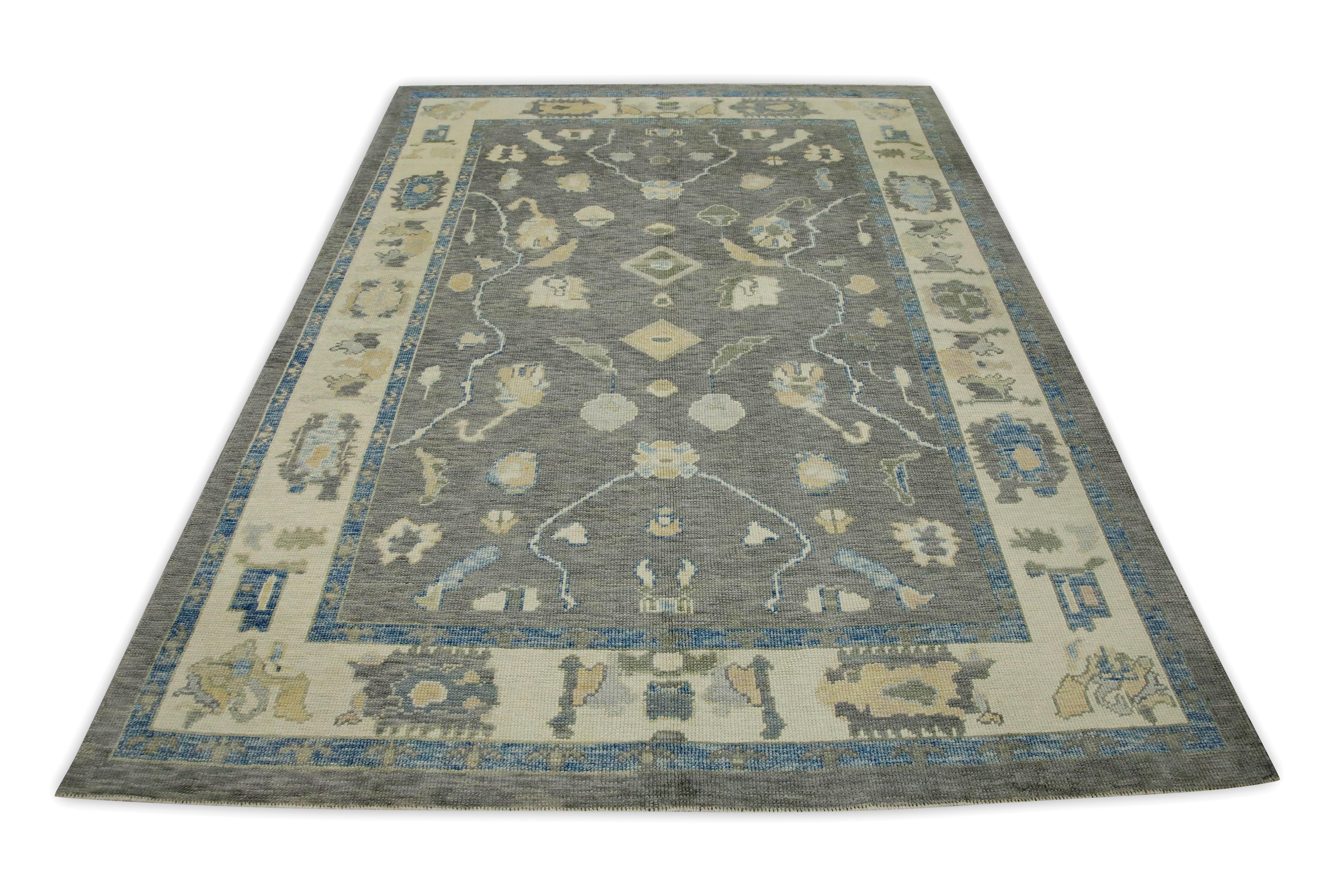 Handgewebter türkischer Oushak-Teppich aus Wolle in Grau & Blau mit Blumenmuster 6'1