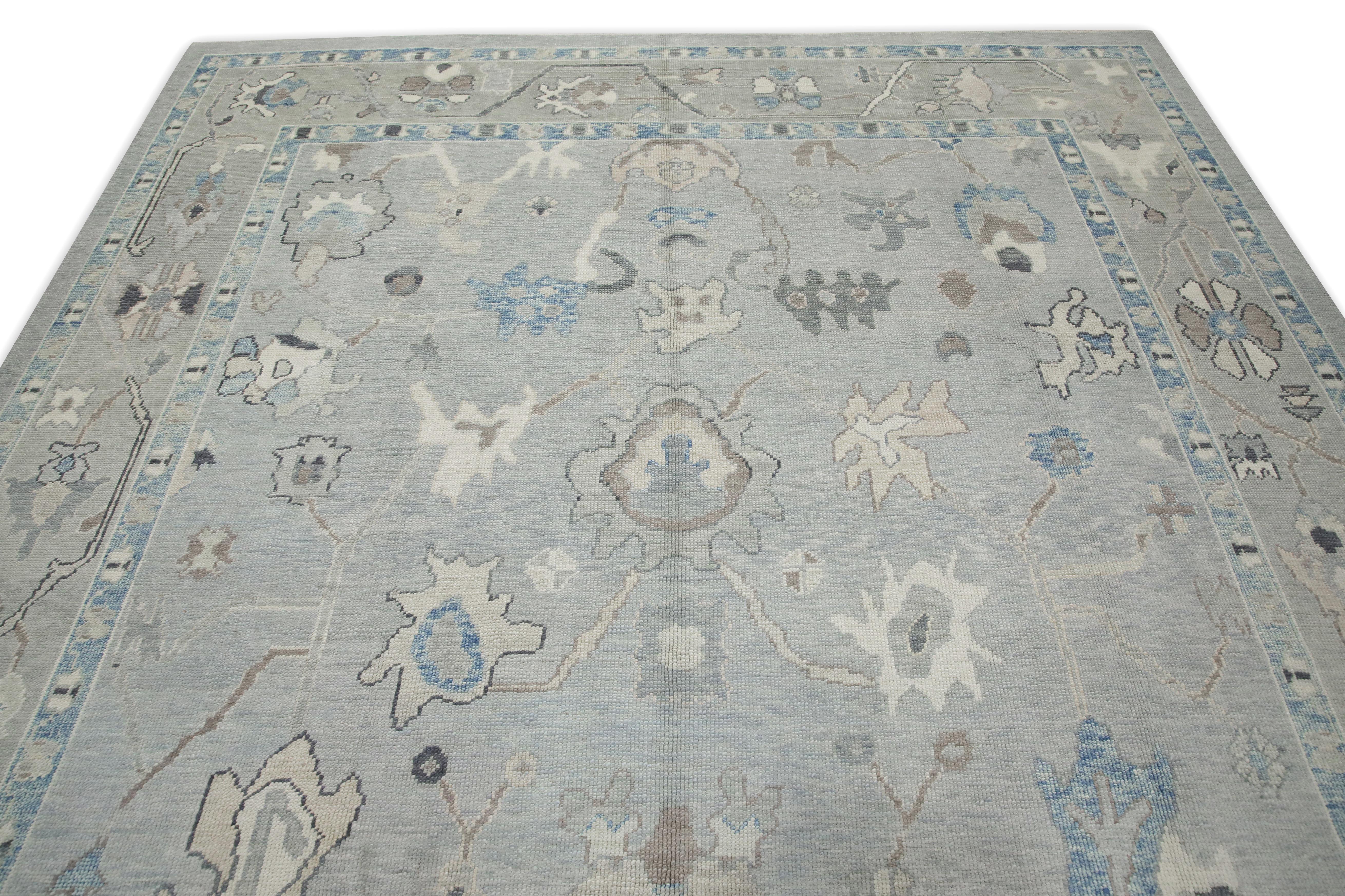 Handgewebter türkischer Oushak-Teppich aus Wolle in Grau & Blau mit Blumenmuster 8'10