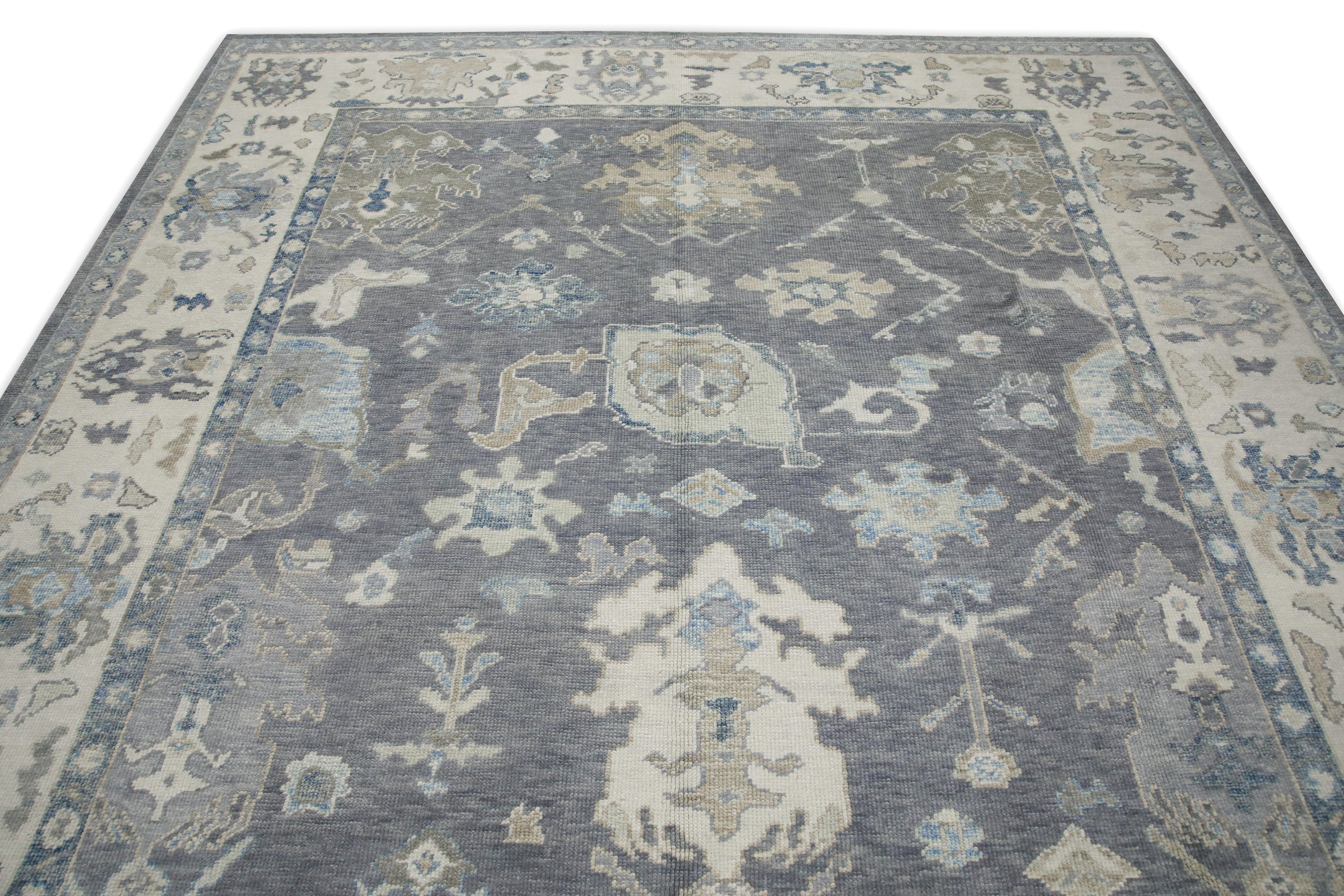 Teinture végétale Tapis turc Oushak en laine à motifs floraux gris et bleus tissé à la main 8'9