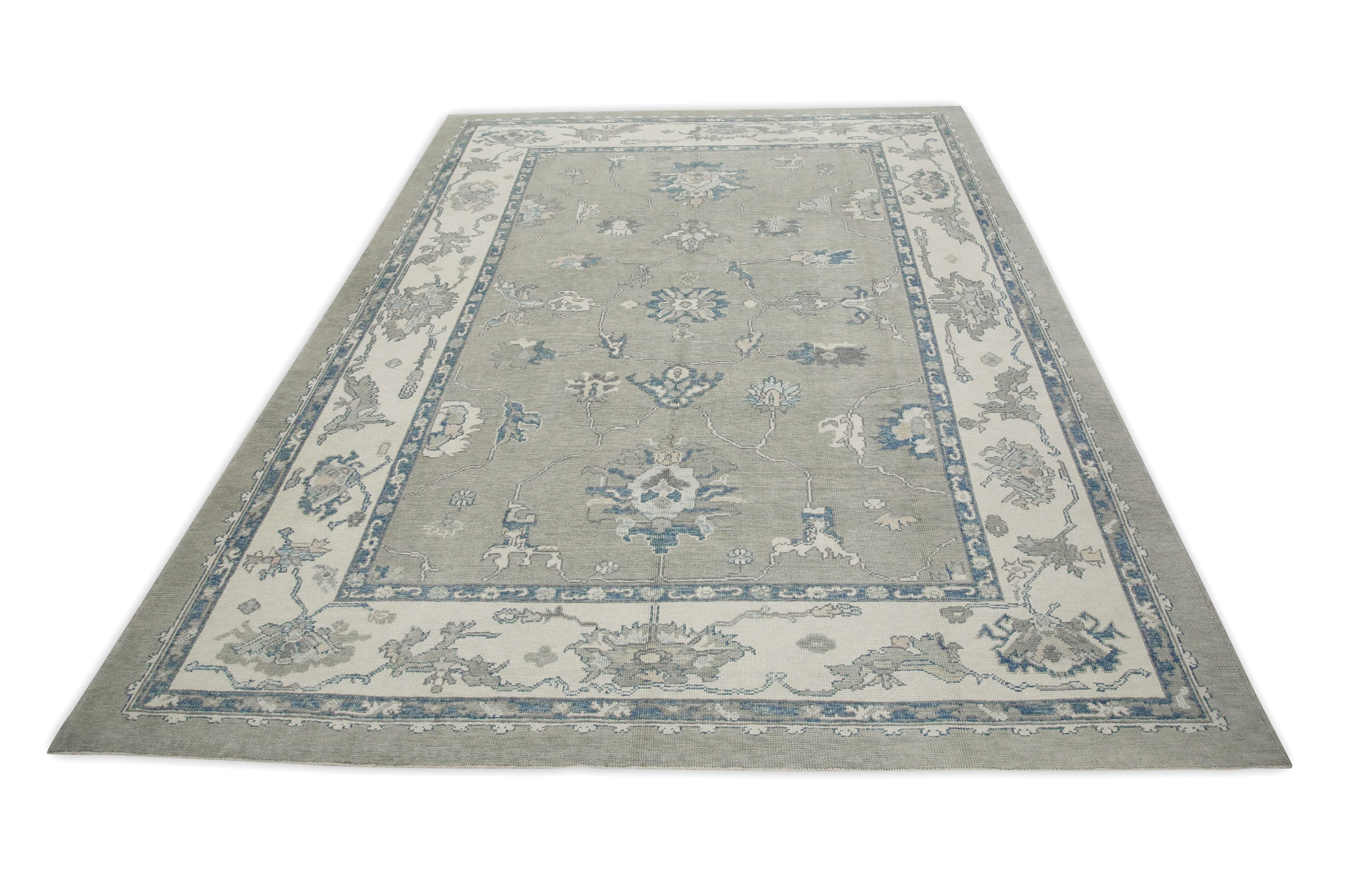 XXI secolo e contemporaneo Tappeto Oushak turco in lana intrecciata a mano con design floreale grigio e blu 9'1