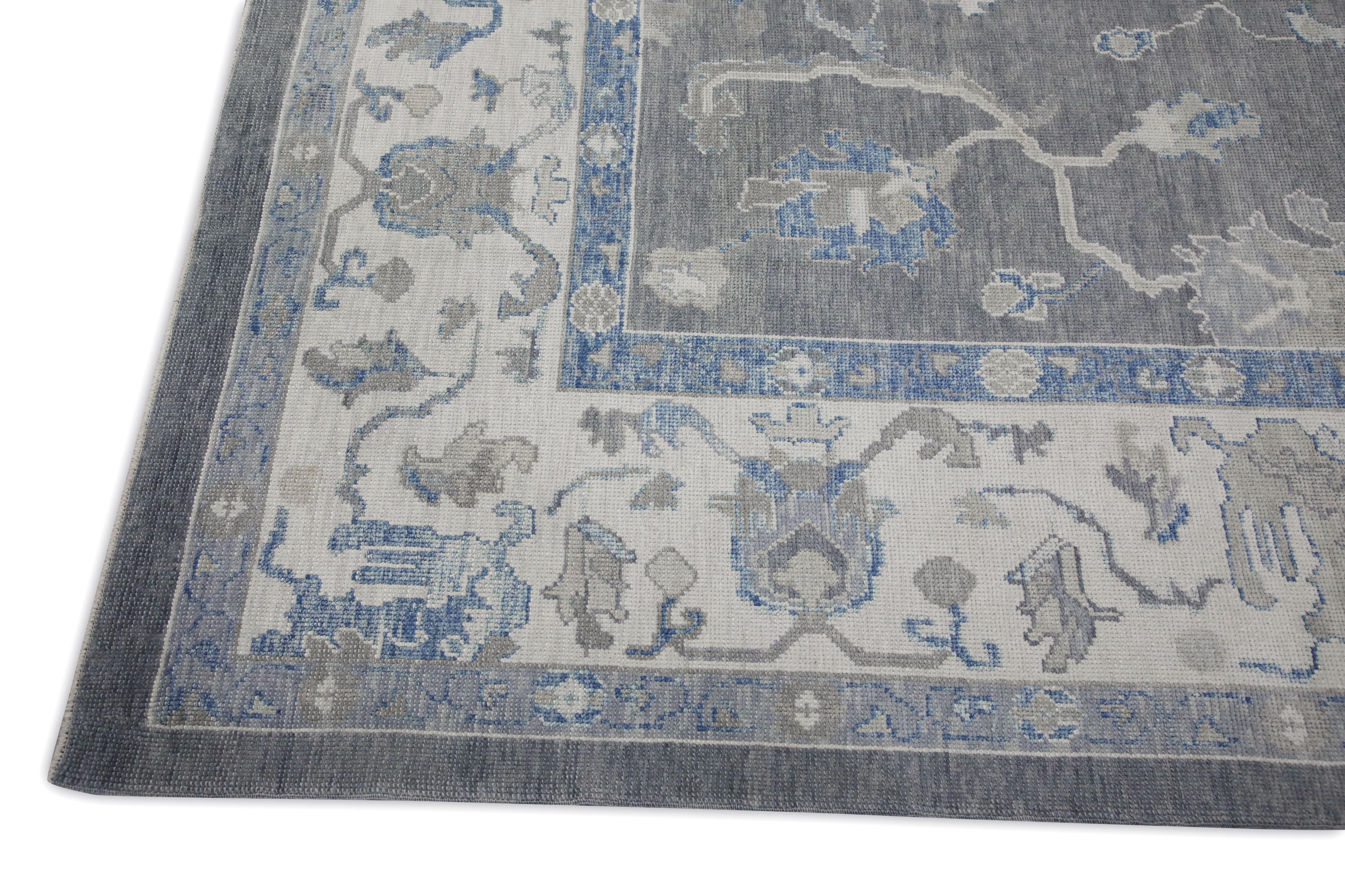 Handgewebter türkischer Oushak-Teppich aus Wolle in Grau & Blau mit Blumenmuster 9'9