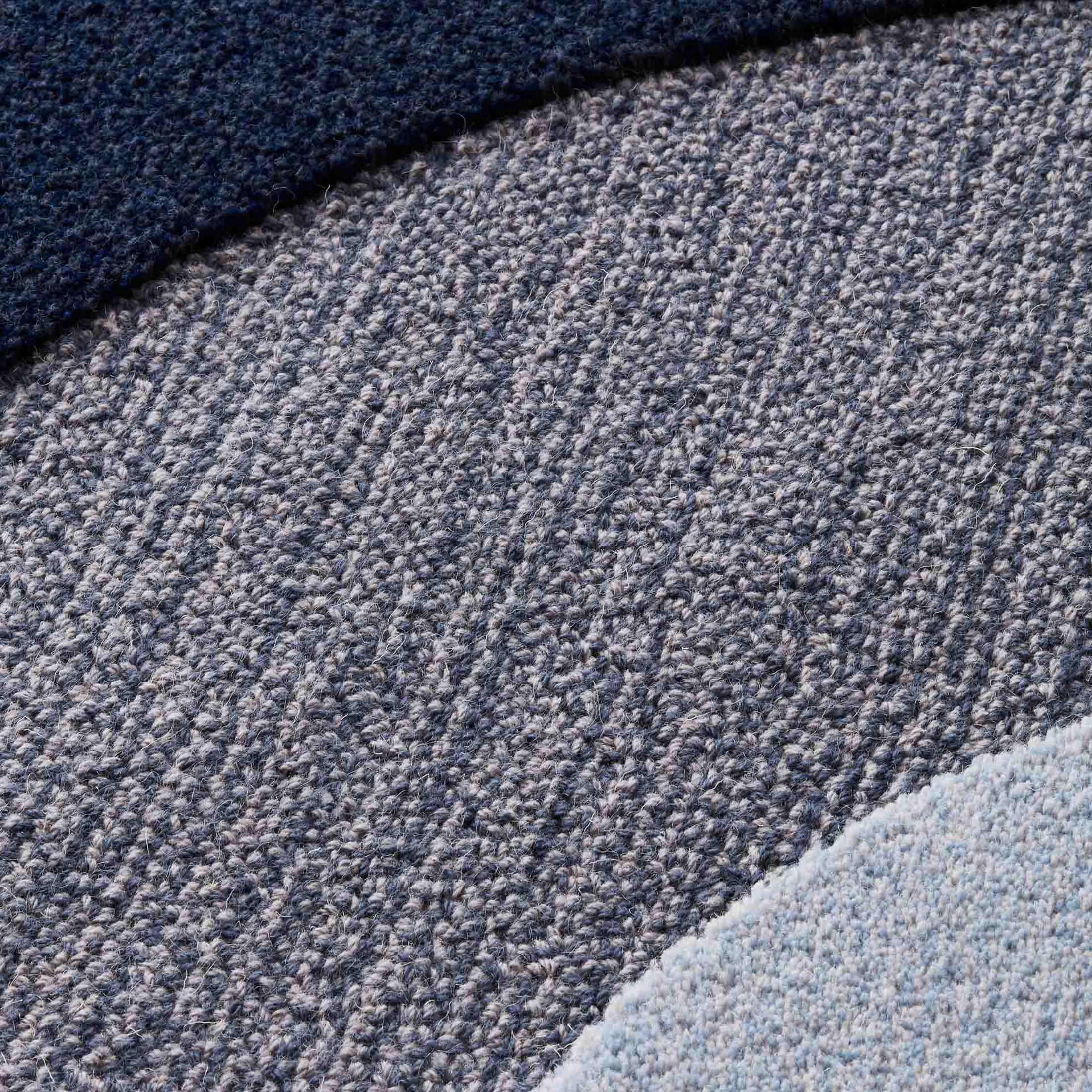 Nesso Due Free Teppich von Seraina Lareida in Grau und Blau (Handgefertigt) im Angebot