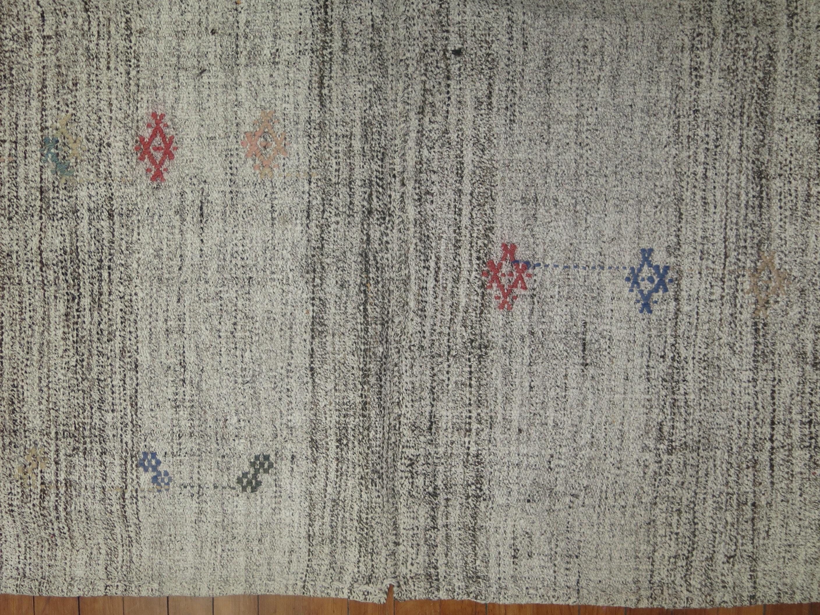 Gray Bohemian Turkish Kilim In Excellent Condition For Sale In New York, NY