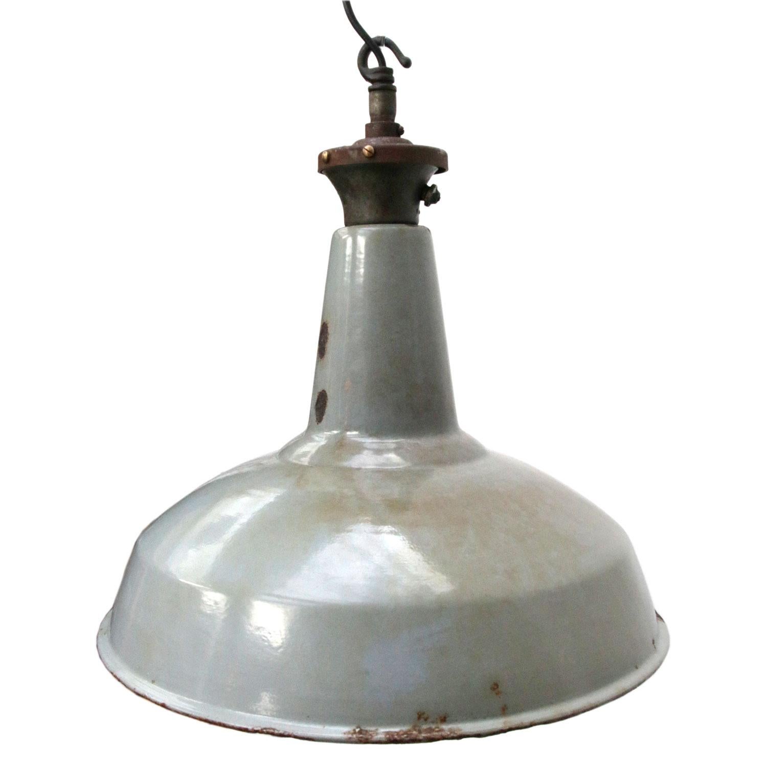Gray British Enamel Vintage Industrial Pendant Lamp In Good Condition In Amsterdam, NL