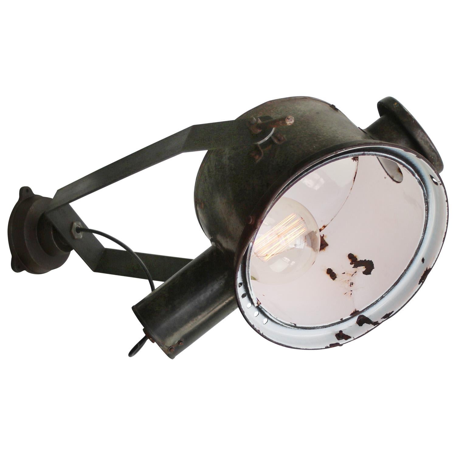 Adjustable industrial wall light
Grey brown aged enamel, cast iron parts and wall piece

Diameter wall mount 12 cm

Weight: 6.20 kg / 13.7 lb

Priced per individual item. All lamps have been made suitable by international standards for incandescent