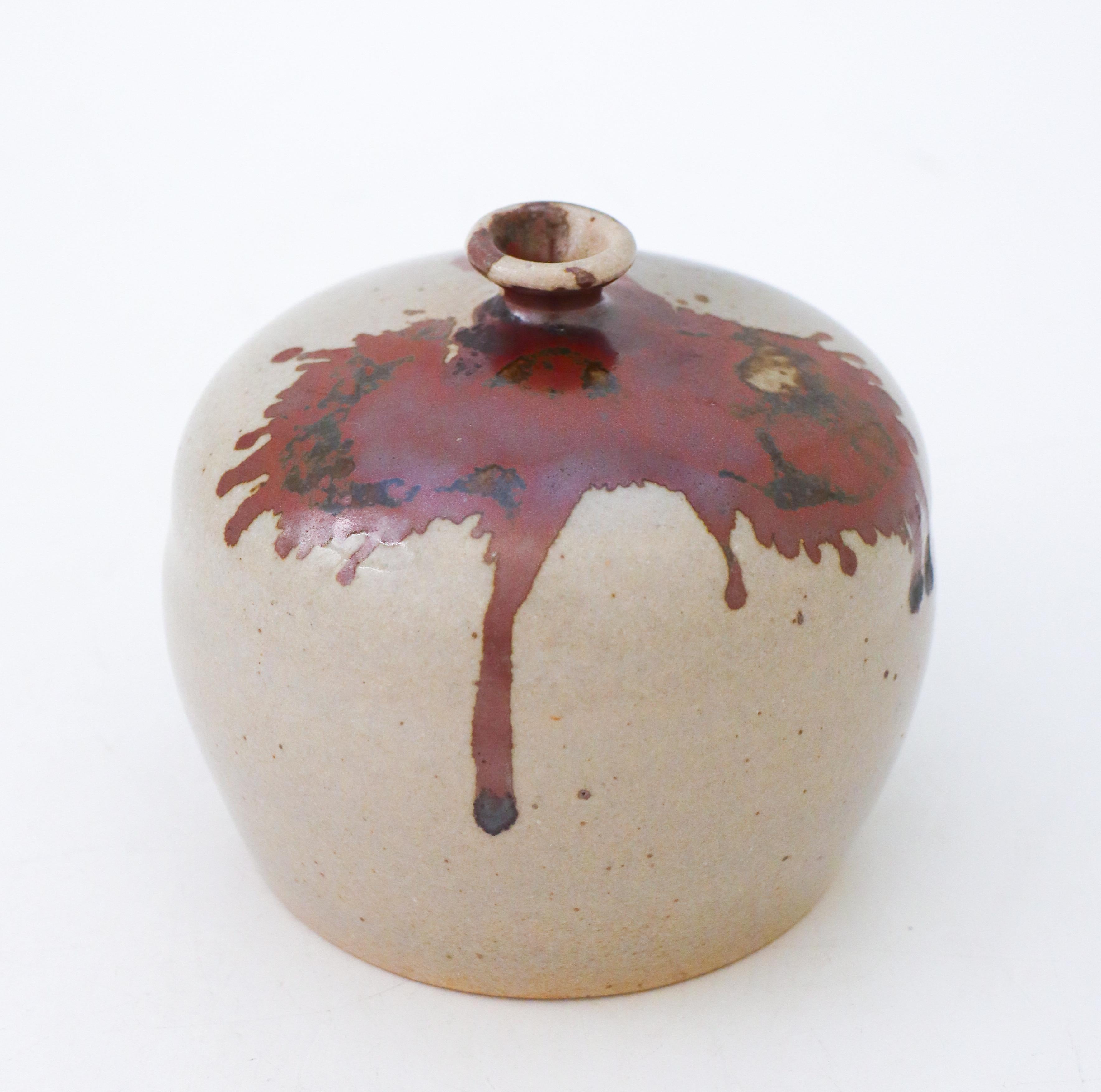 A beautiful vase designed by the Swedish ceramicist Claes Thell in his workshop in Höganäs, Sweden in the late 20th century. The vase is in excellent condition and marked below. 