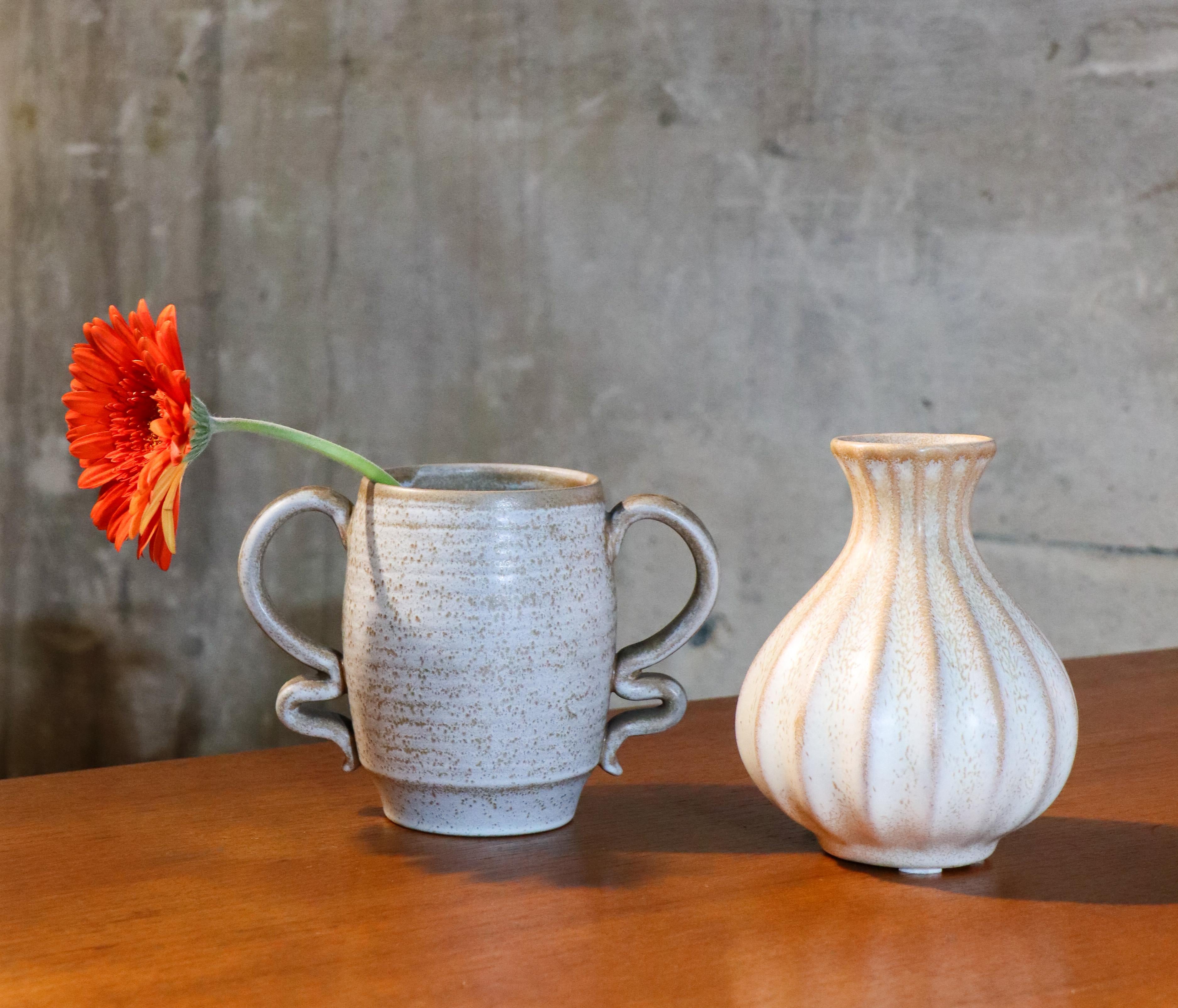 Scandinavo moderno Vaso grigio/marrone con manici Eva Jancke-Björk - Bo Fajans 1940 in vendita