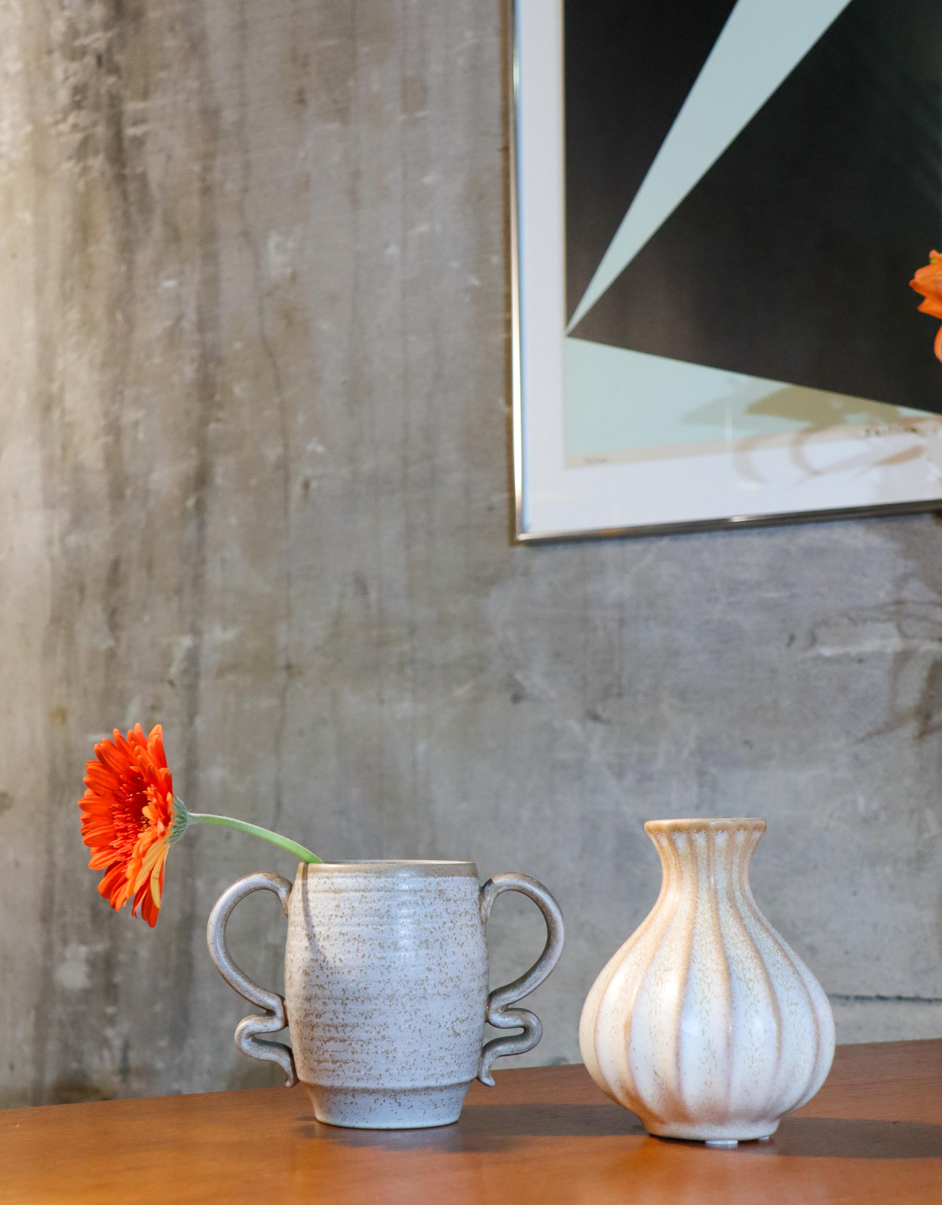 Svedese Vaso grigio/marrone con manici Eva Jancke-Björk - Bo Fajans 1940 in vendita