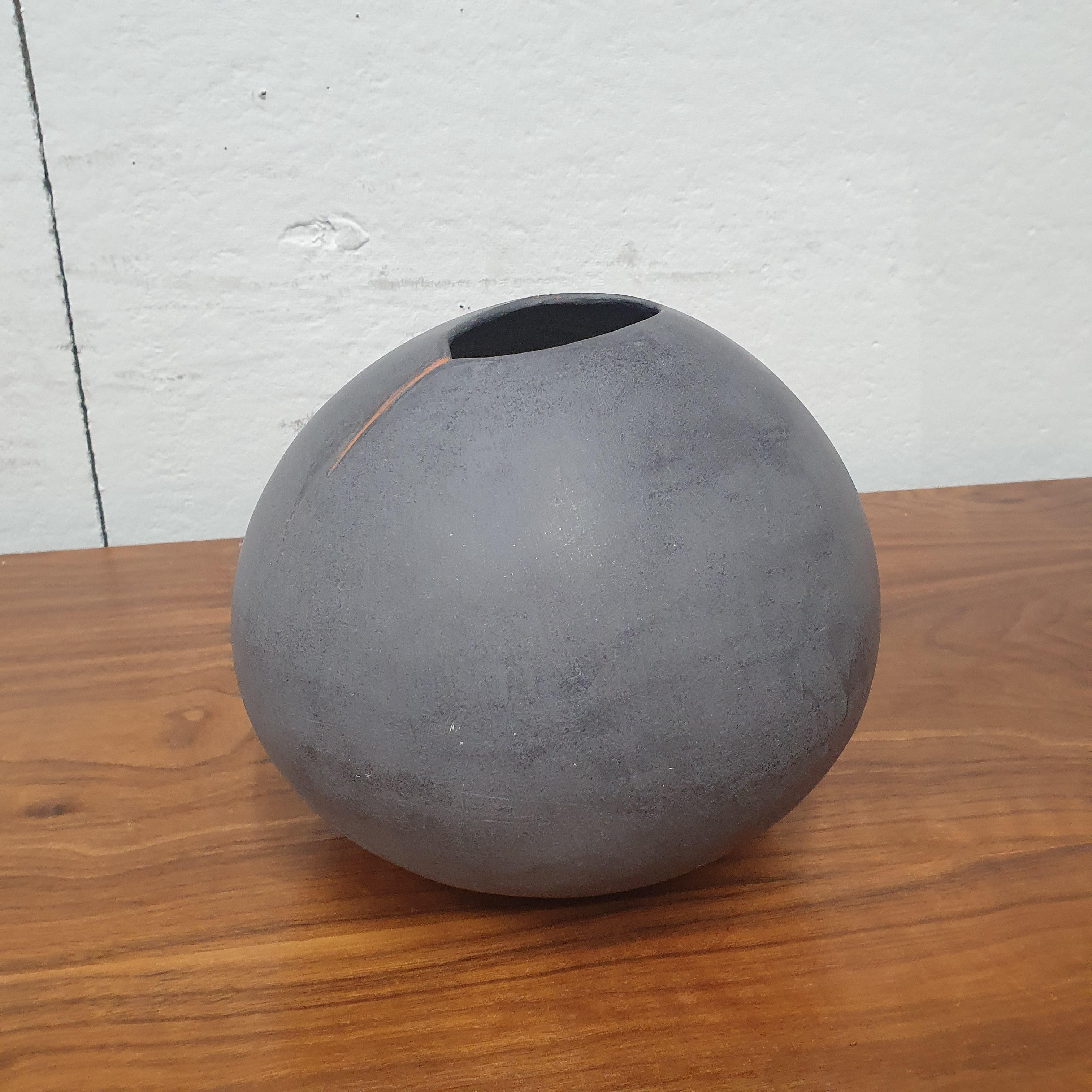 Beautiful gray ceramic vase. Have a great form and a feminine elagance. Signed by artist Wyman rice on underside.