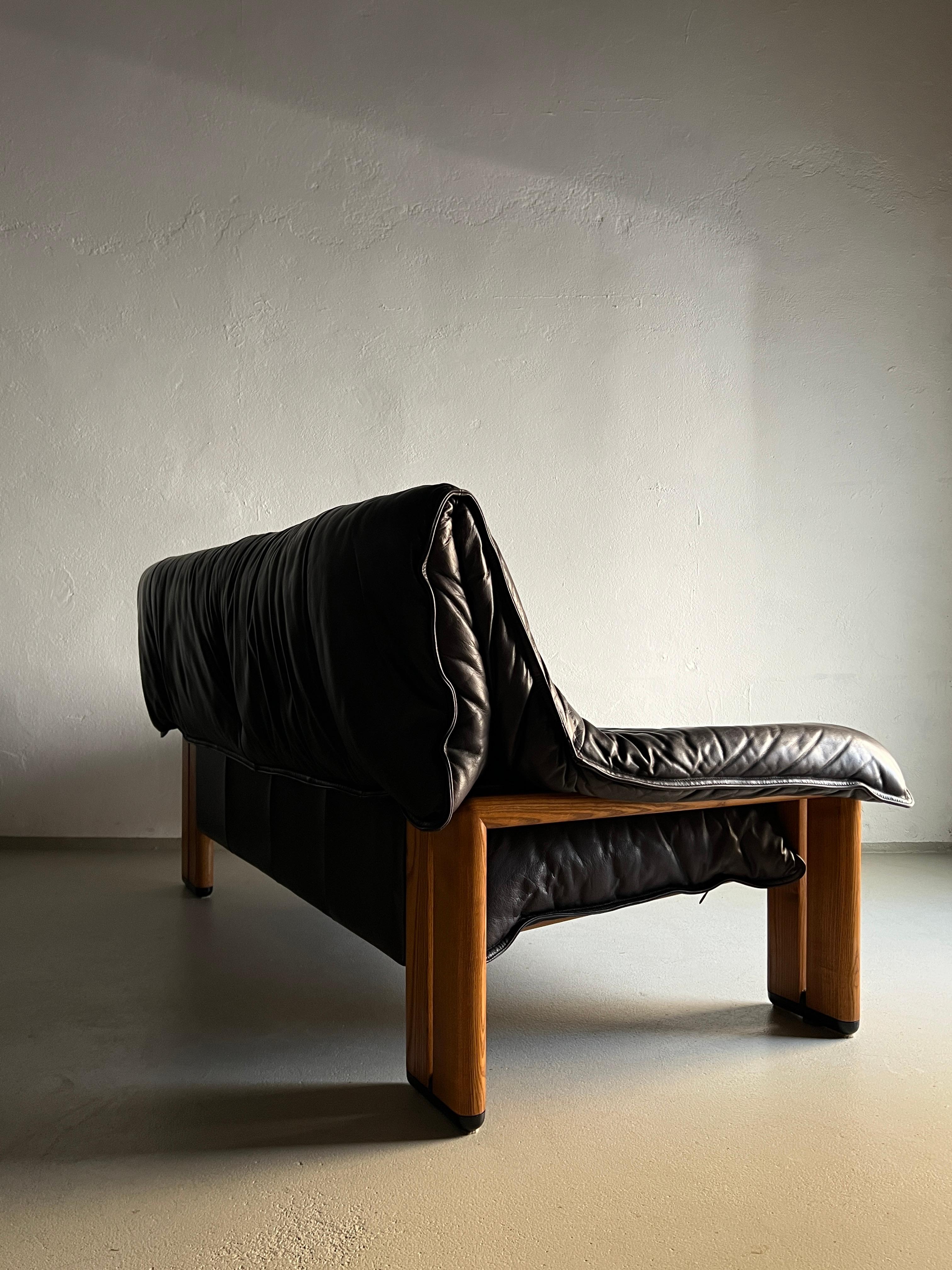 Graues 2-Sitzer-Sofa aus Buffalo-Leder mit Massivholzfuß, 1990er Jahre im Angebot 3