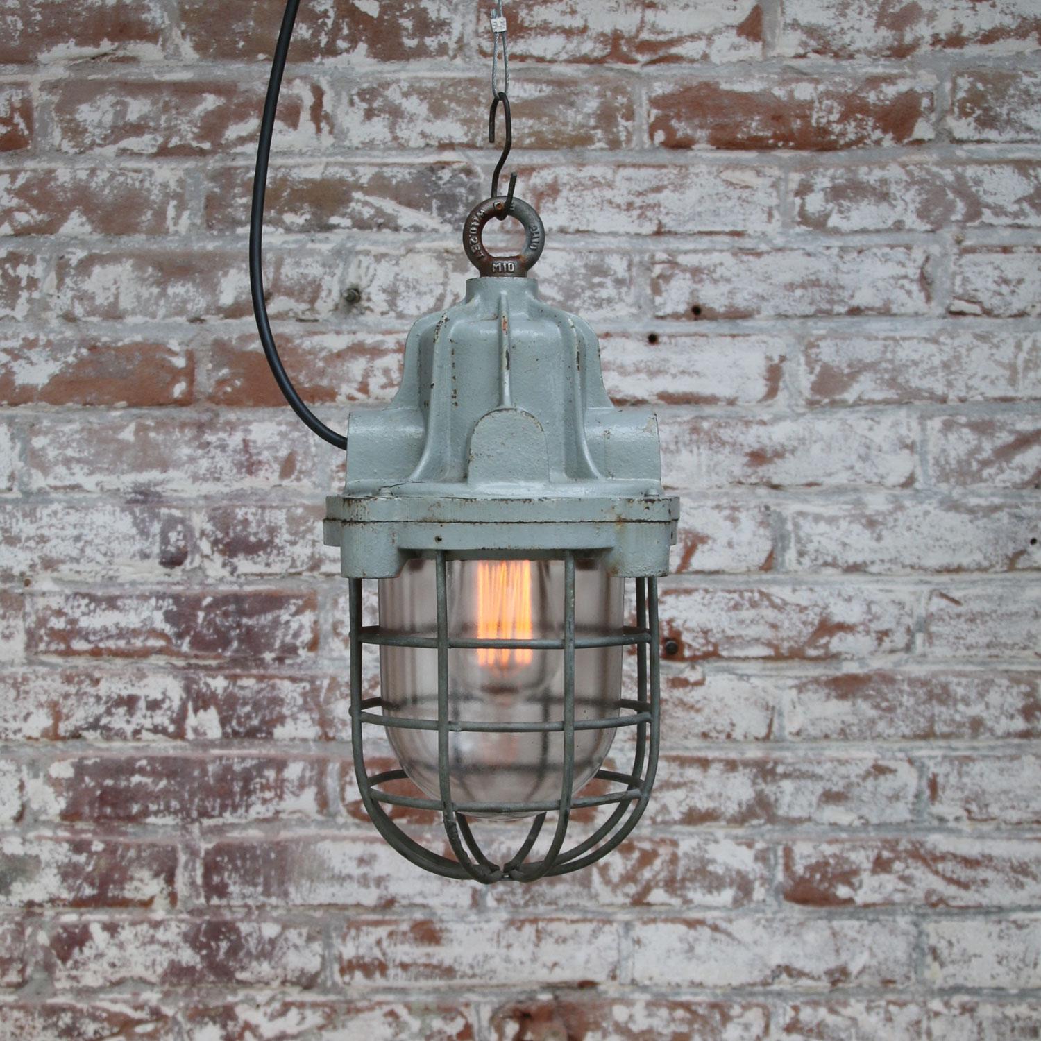 Gray Cast Iron Vintage Industrial Clear Glass Pendant Lamp In Good Condition In Amsterdam, NL
