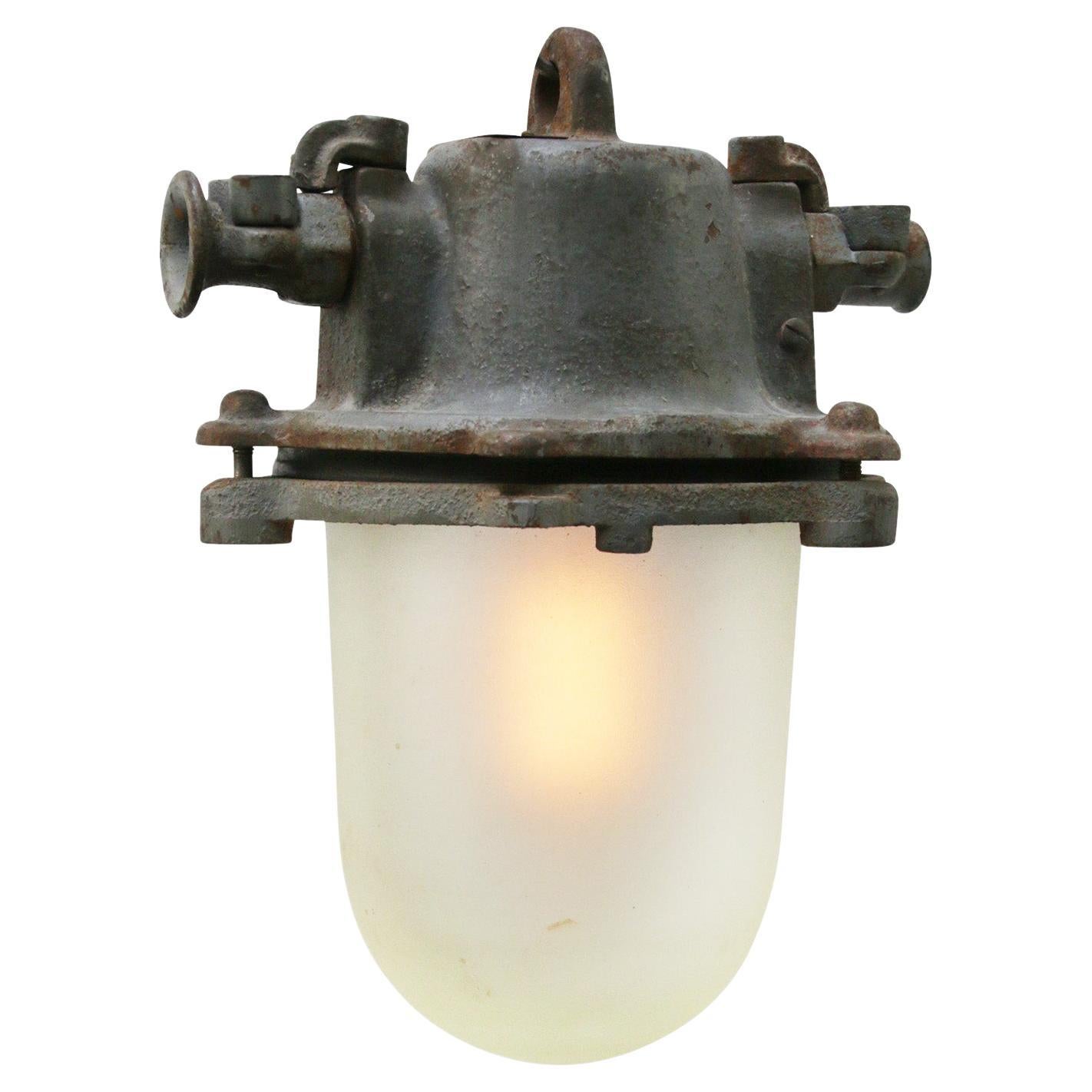Lampe à suspension industrielle vintage en fonte grise en verre dépoli