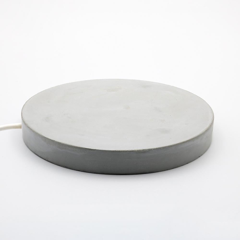 Minimaliste - Base en ciment gris, petite, chargeur sans fil 15W en vente