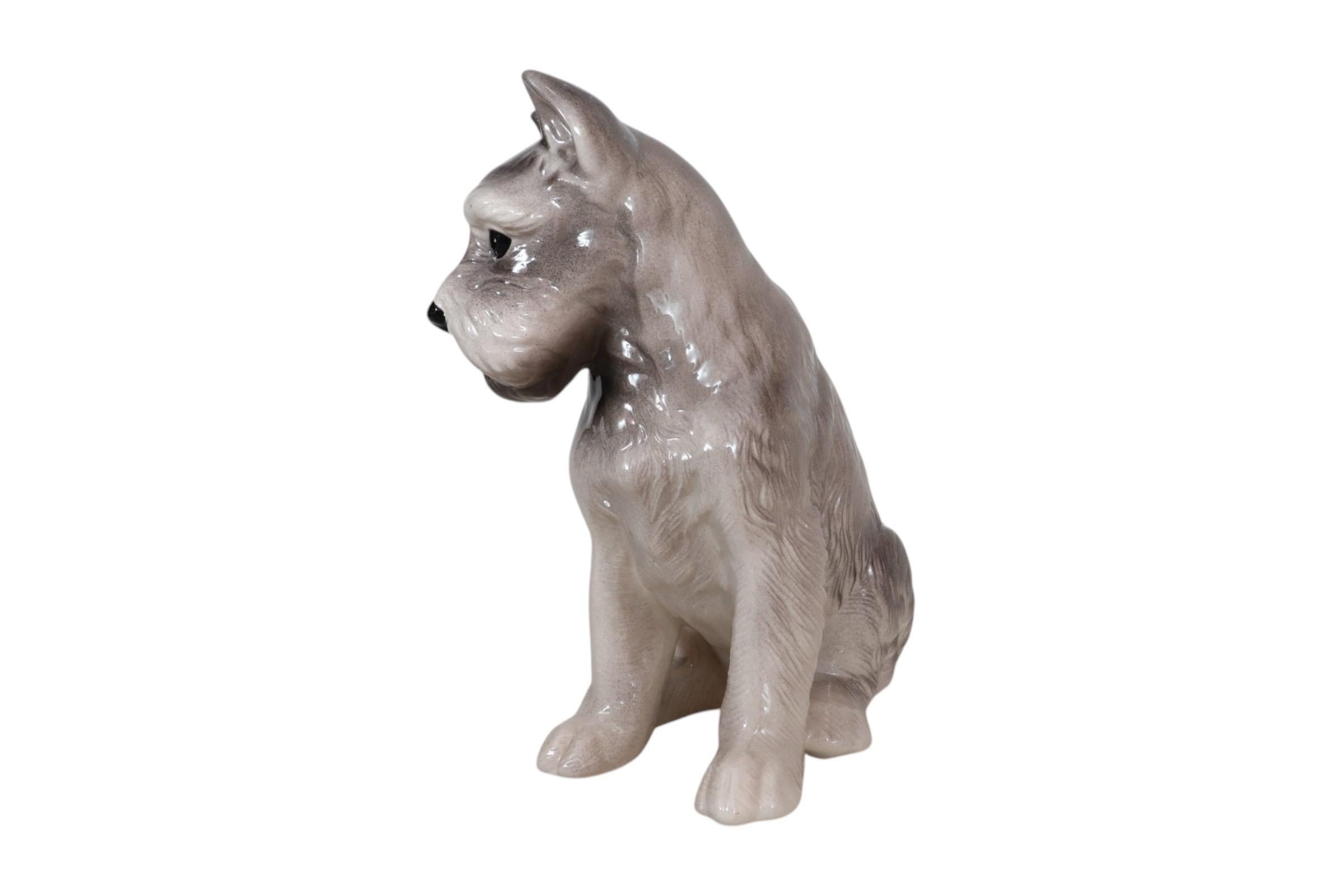 Americano Figura di cane Schnauzer in ceramica grigia in vendita