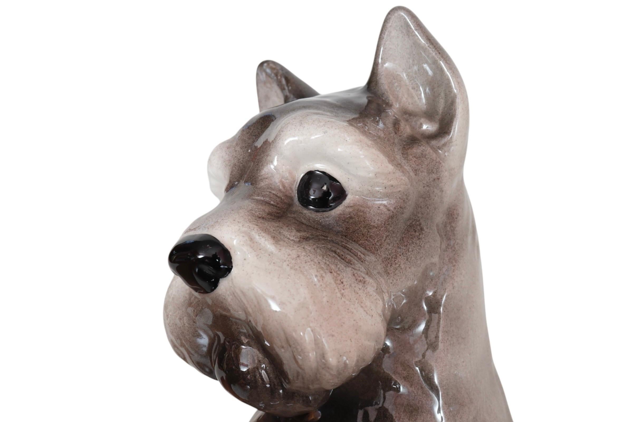 Figura di cane Schnauzer in ceramica grigia in vendita 1