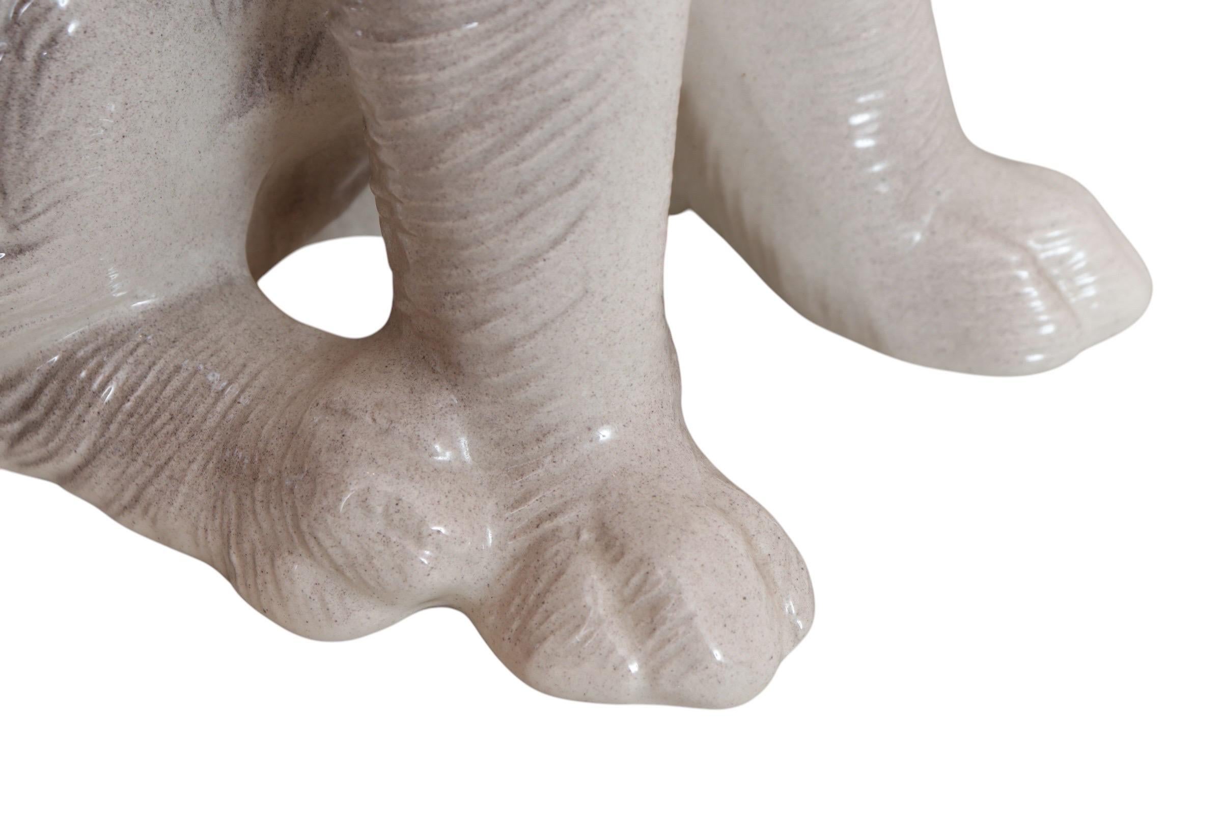 Figura di cane Schnauzer in ceramica grigia in vendita 2