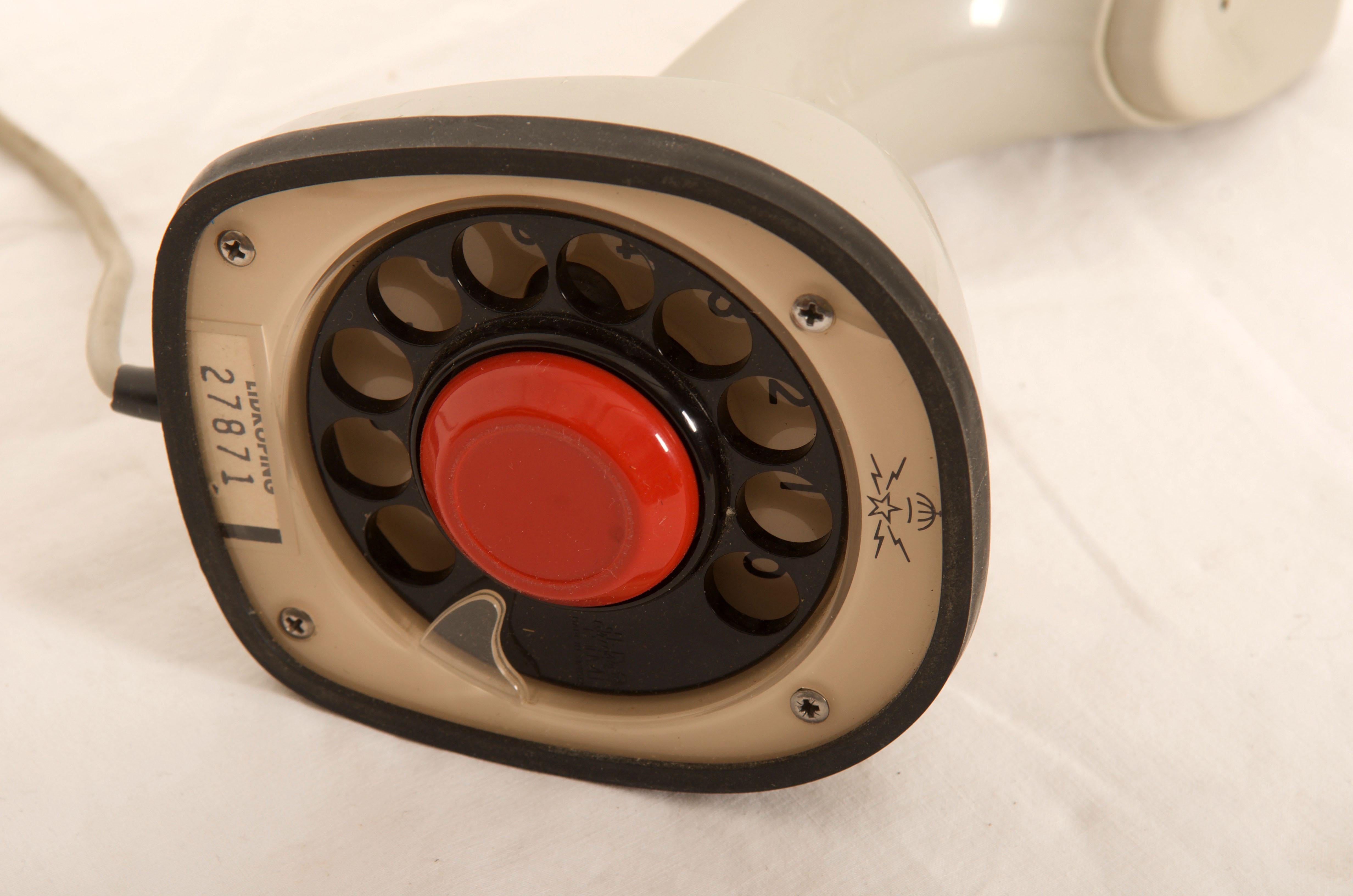 Gray Cobra Table Phone, Ericofon by LM Ericsson In Good Condition For Sale In Vienna, AT