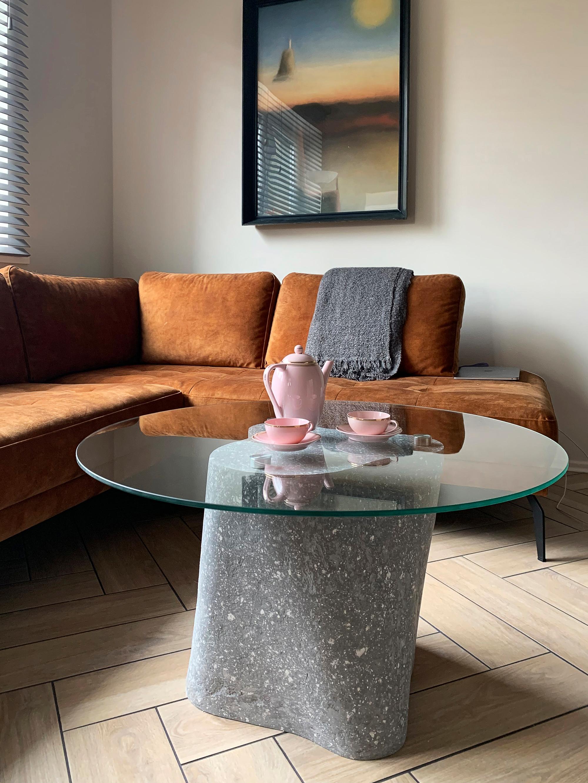 XXIe siècle et contemporain Table basse grise de Donatas Zukauskas en vente