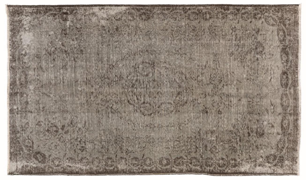 Modern 5x8.6 ft Distressed Hand-Knotted Vintage Turkish Rug. Shabby Chic Gray Carpet For Sale