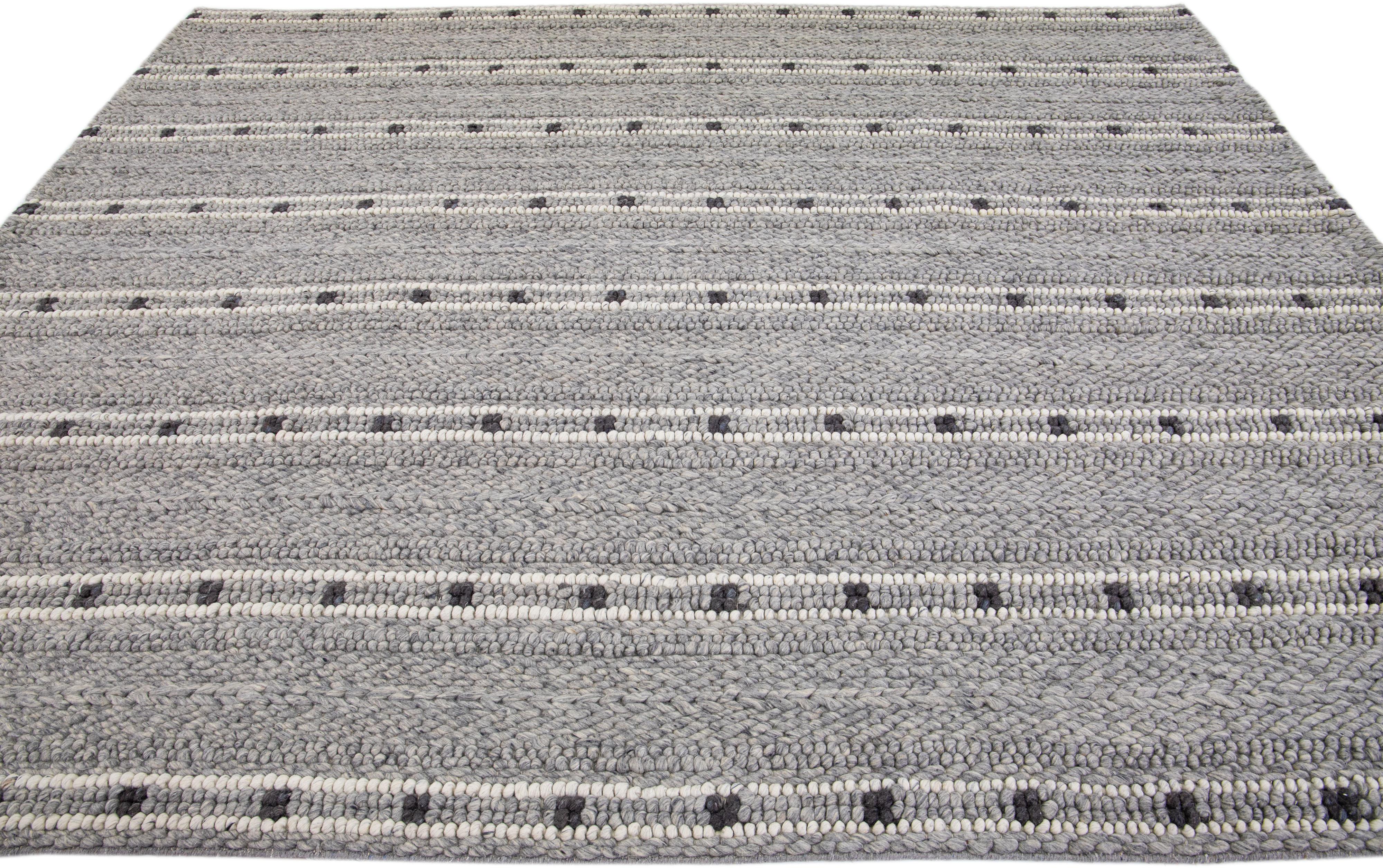 Grey Contemporary Cicero Handmade Texture Wool Rug In New Condition For Sale In Norwalk, CT