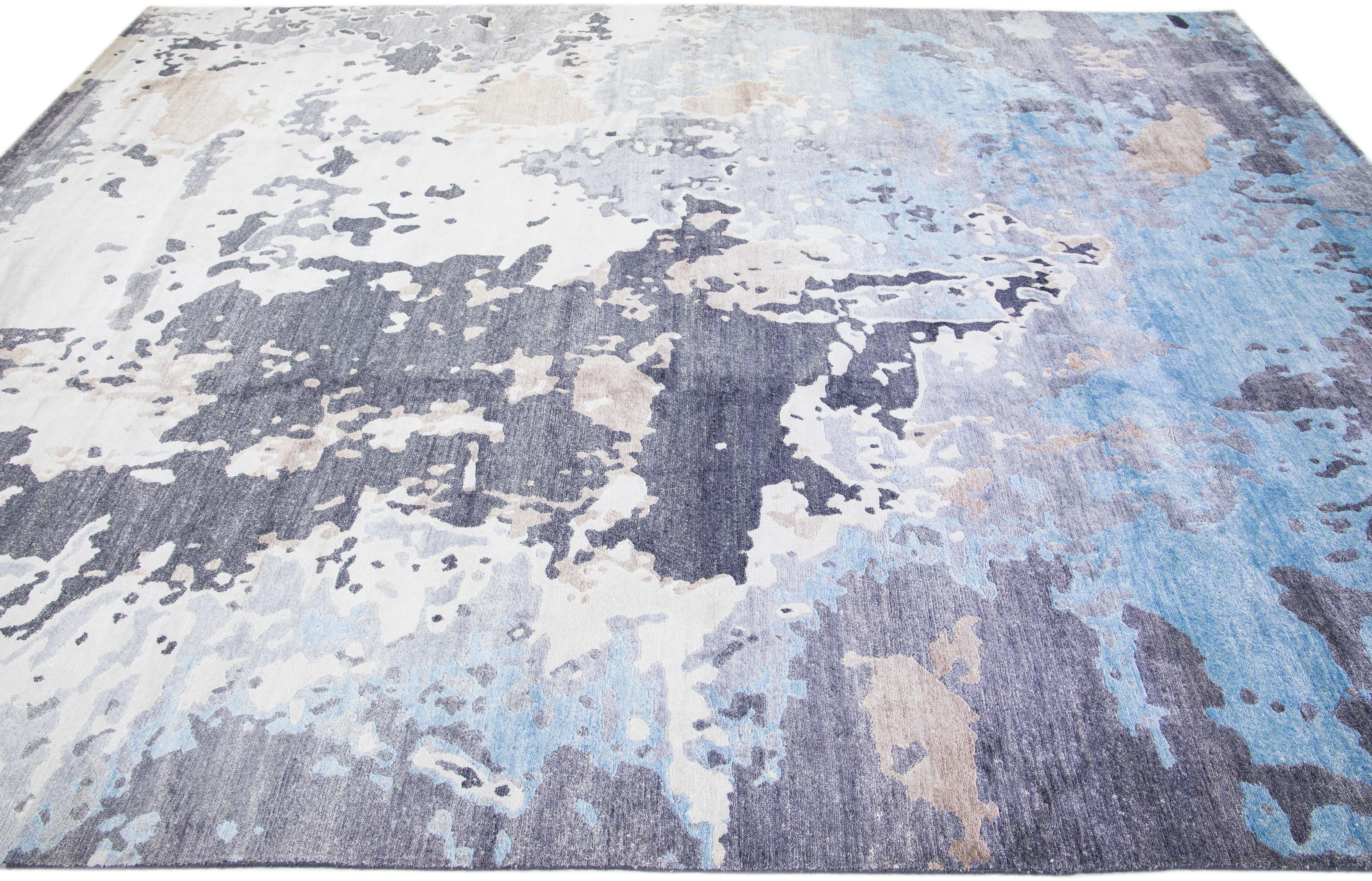 Indian Gray Contemporary Wool & Silk Rug Handmade with Abstract Motif For Sale