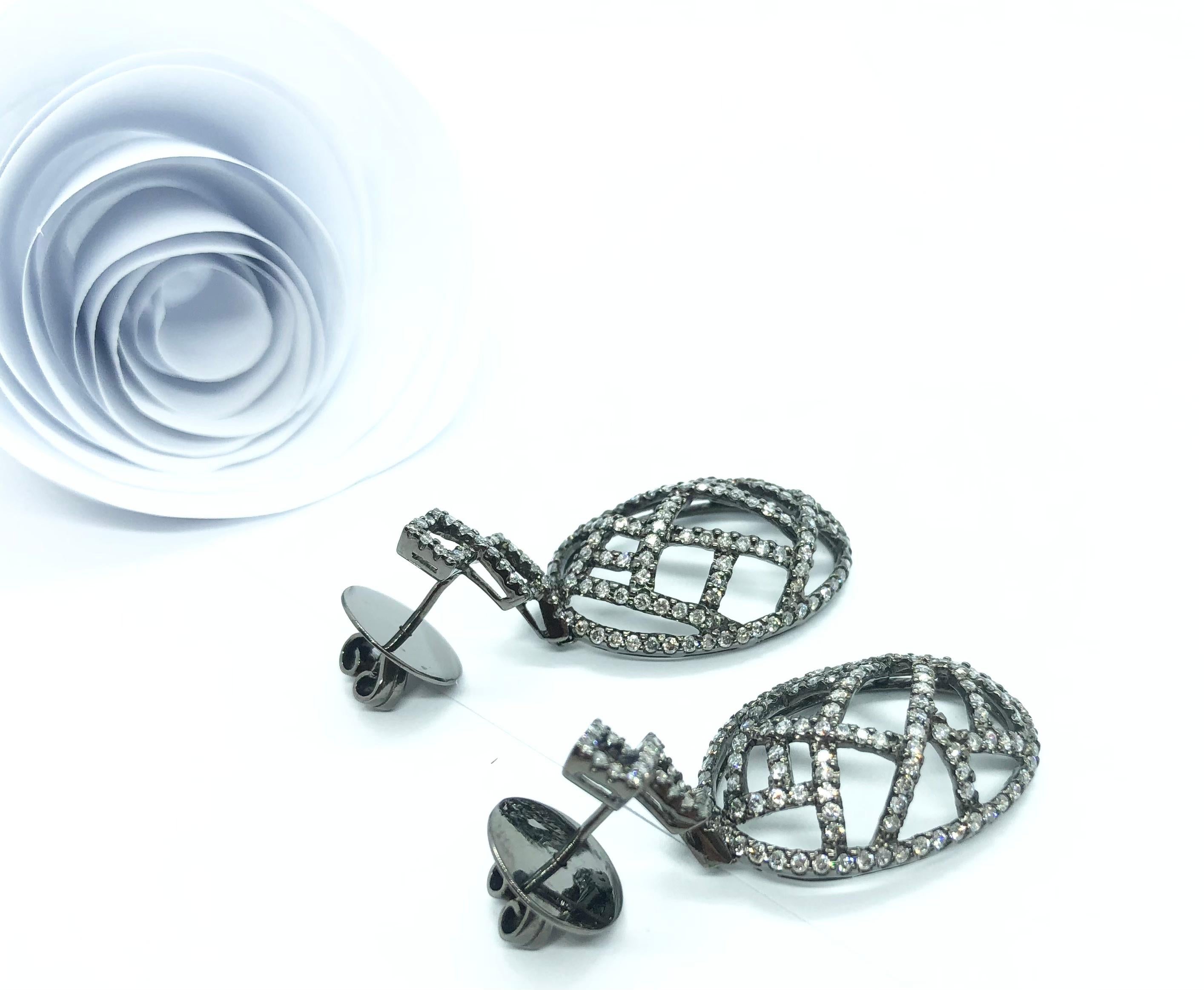 Contemporary Gray Diamond Earrings Set in 18 Karat White Gold Settings For Sale