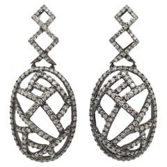 Boucles d'oreilles en or blanc 18 carats serties de diamants gris