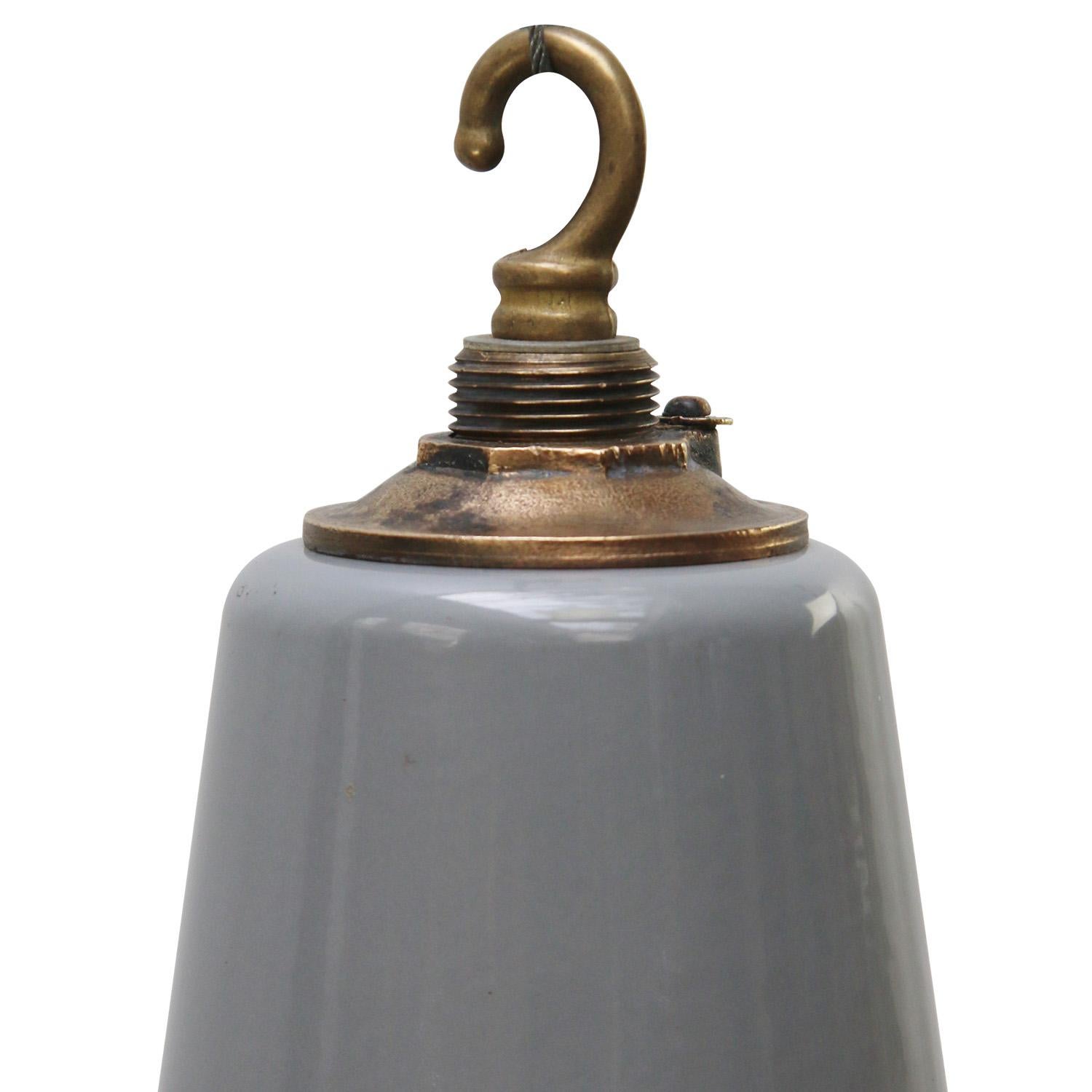 English vintage industrial classic
grey enamel white interior.

E27 / E26

Weight: 3.00 kg / 6.6 lb

Priced per individual item. All lamps have been made suitable by international standards for incandescent light bulbs, energy-efficient and