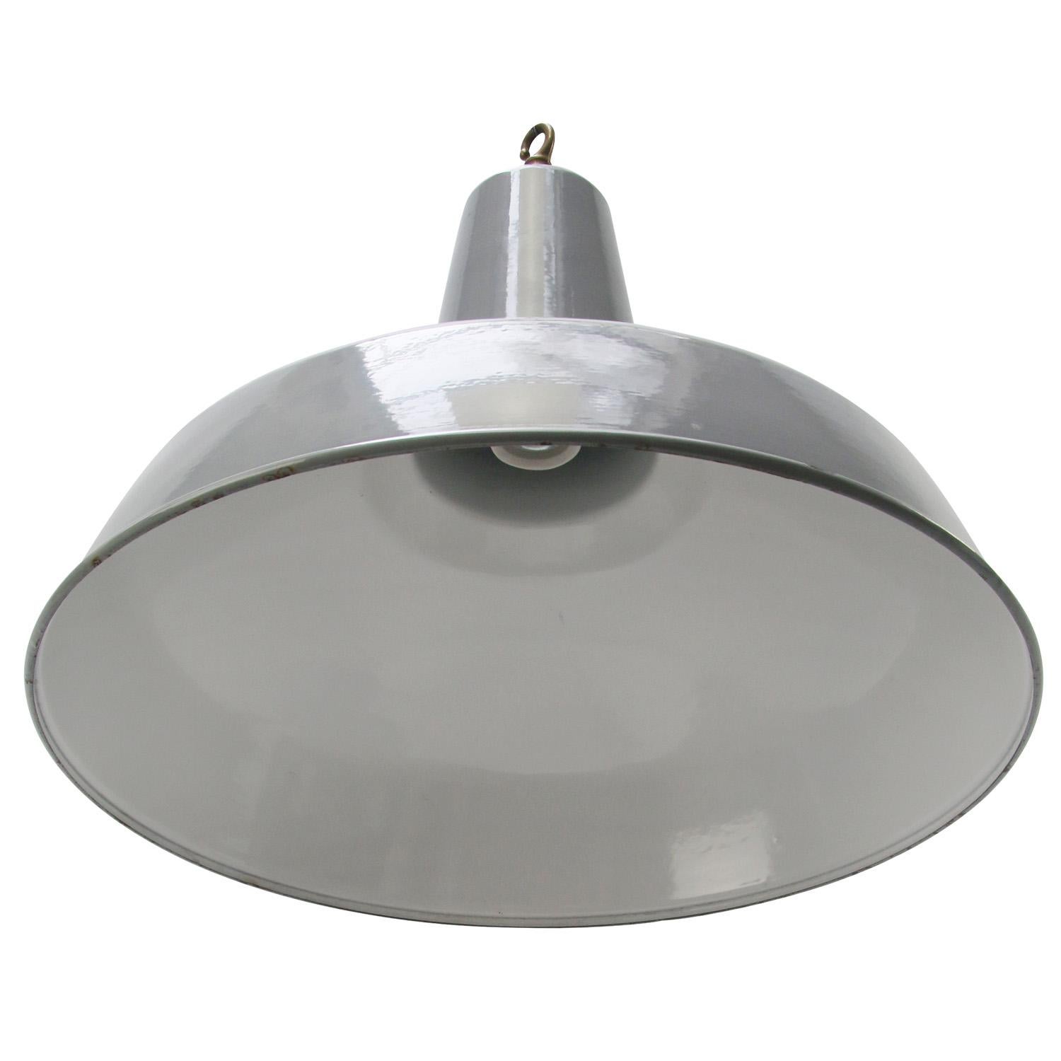 Gray Enamel British Vintage Industrial Pendant Light In Good Condition For Sale In Amsterdam, NL