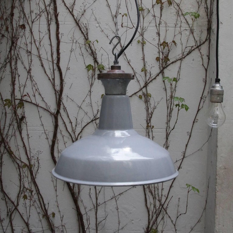 Gray Enamel British Vintage Industrial Pendant Lights In Good Condition For Sale In Amsterdam, NL