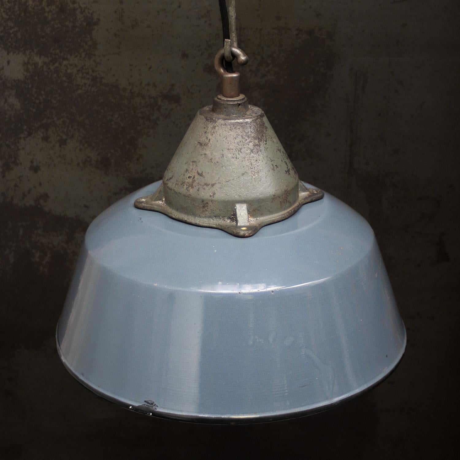 Gray Enamel Vintage Industrial Cast Iron Clear Glass Pendant Lights In Good Condition For Sale In Amsterdam, NL