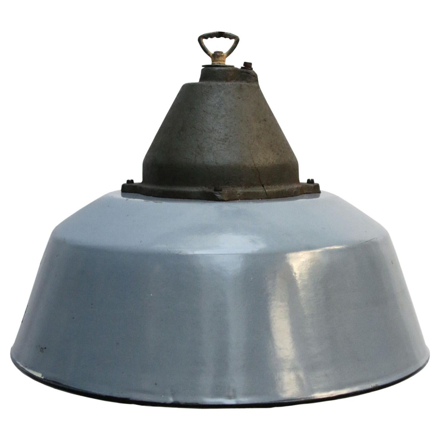Lampes à suspension vintage d'usine industrielle en fonte grise émaillée