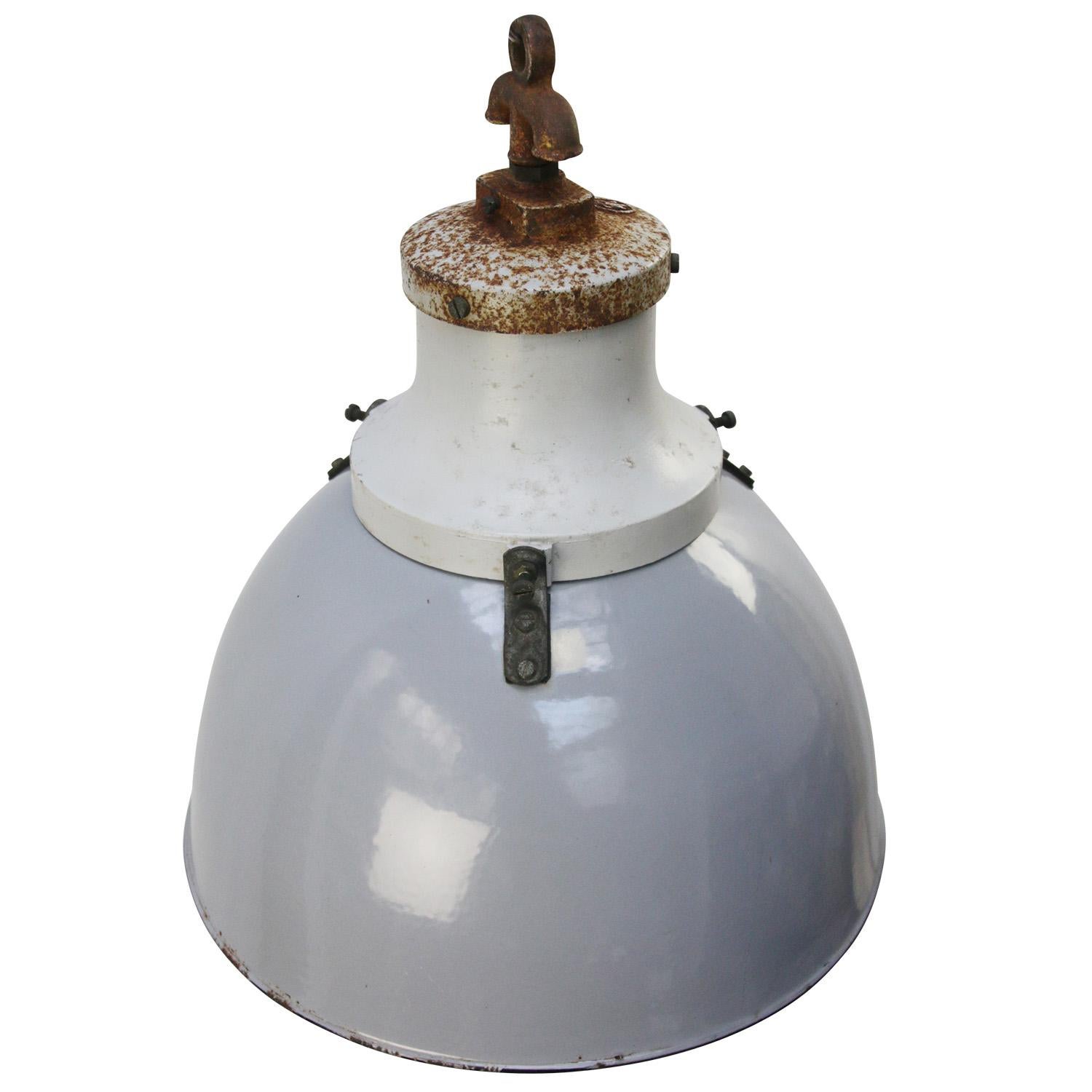 Industriel Lampe à suspension industrielle vintage en fonte émaillée grise d'Industria Rotterdam en vente