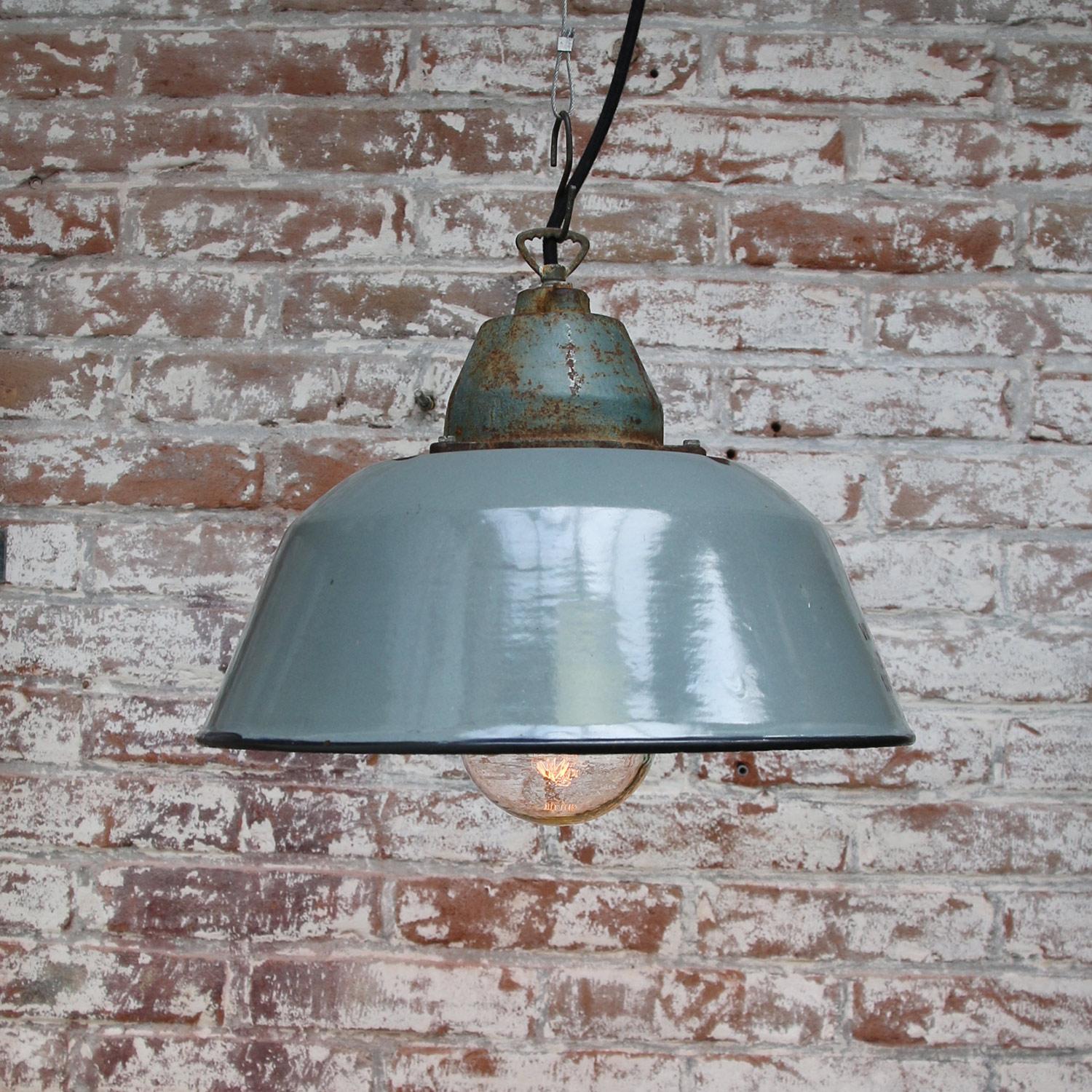 Gray Enamel Vintage Industrial Clear Glass Cast Iron Pendant In Good Condition In Amsterdam, NL