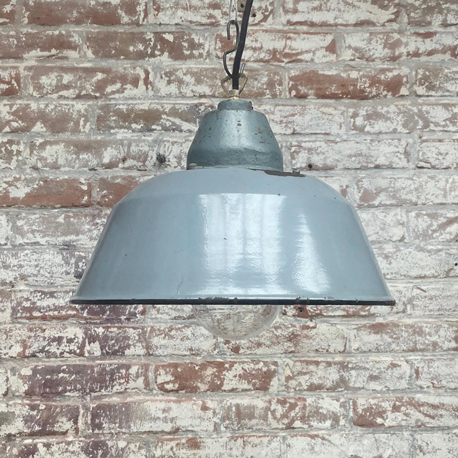 Gray Enamel Vintage Industrial Clear Glass Cast Iron Pendant In Good Condition In Amsterdam, NL