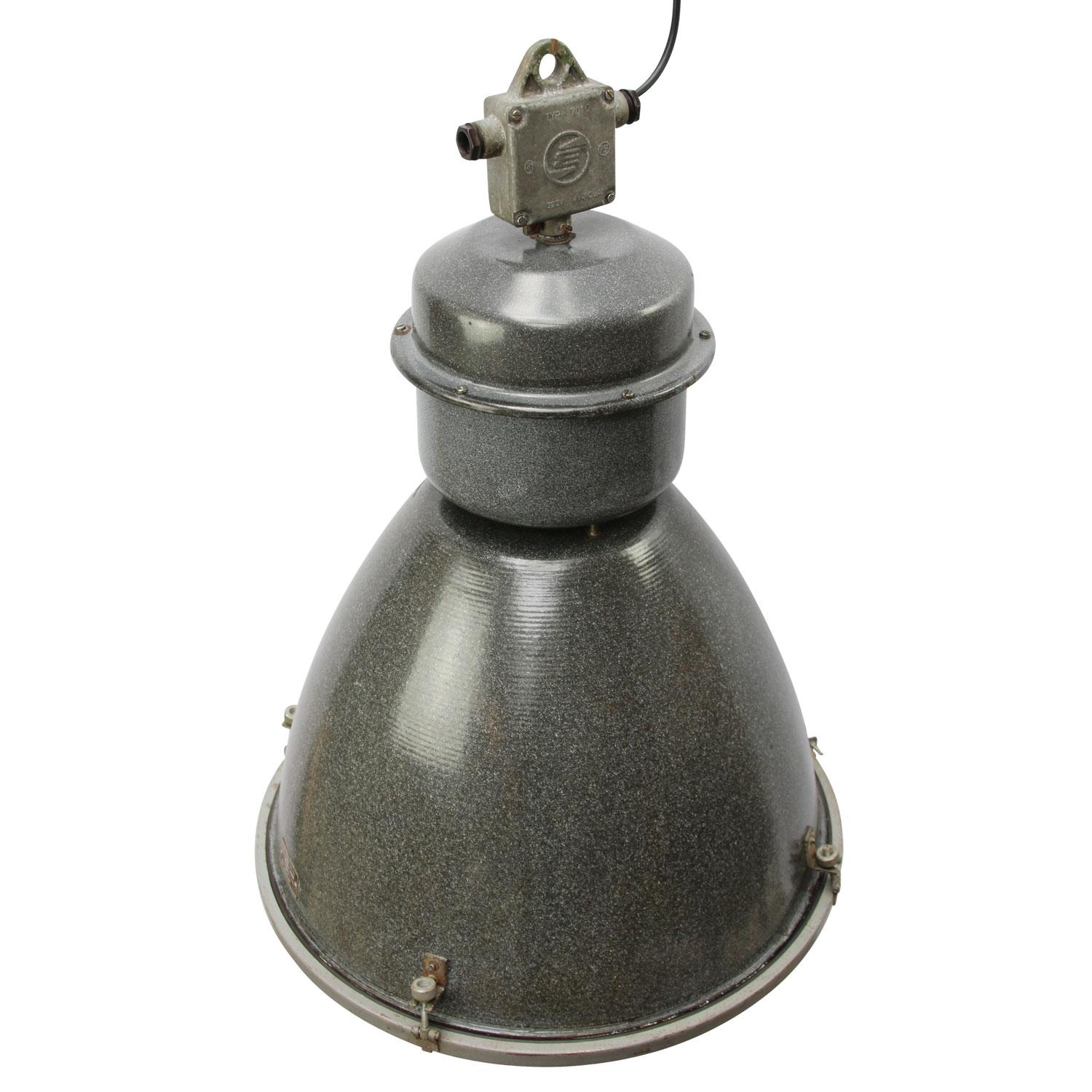 Big industrial lamp incl. glass
speckled dark/grey enamel white interior
clear glass

Weight: 12.00 kg / 26.5 lb

Priced per individual item. All lamps have been made suitable by international standards for incandescent light bulbs, energy-efficient