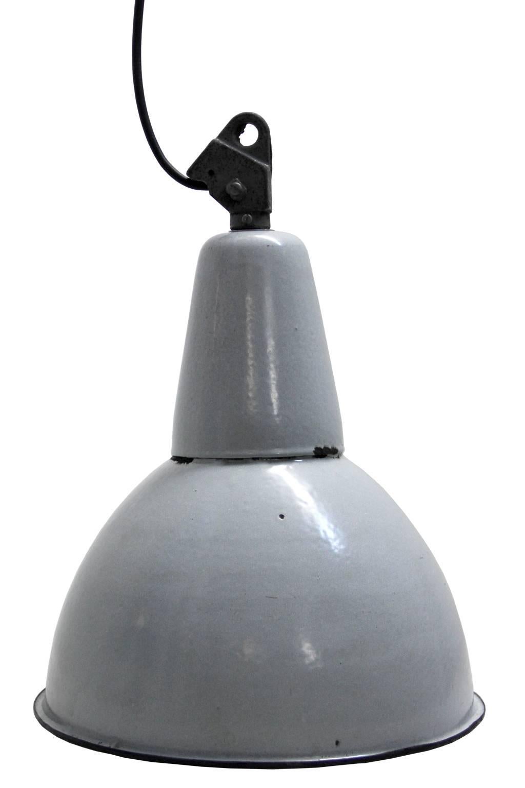 Industrial pendant.
Gray enamel white interior.

Weight: 2.0 kg / 4.4 lb

Priced per individual item. All lamps have been made suitable by international standards for incandescent light bulbs, energy-efficient and LED bulbs. E26/E27 bulb