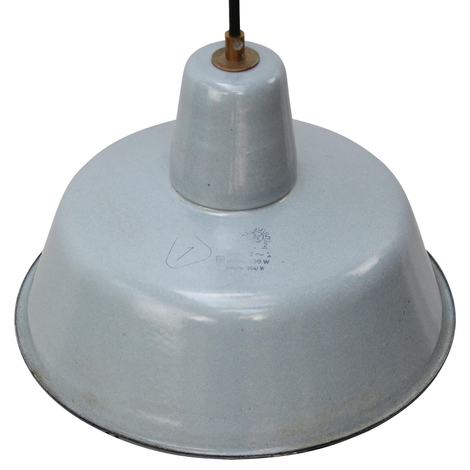 Vintage Industrial pendant. Gray enamel with white interior.

Weight: 1.3 kg / 2.9 lb

Priced per individual item. All lamps have been made suitable by international standards for incandescent light bulbs, energy-efficient and LED bulbs. E26/E27