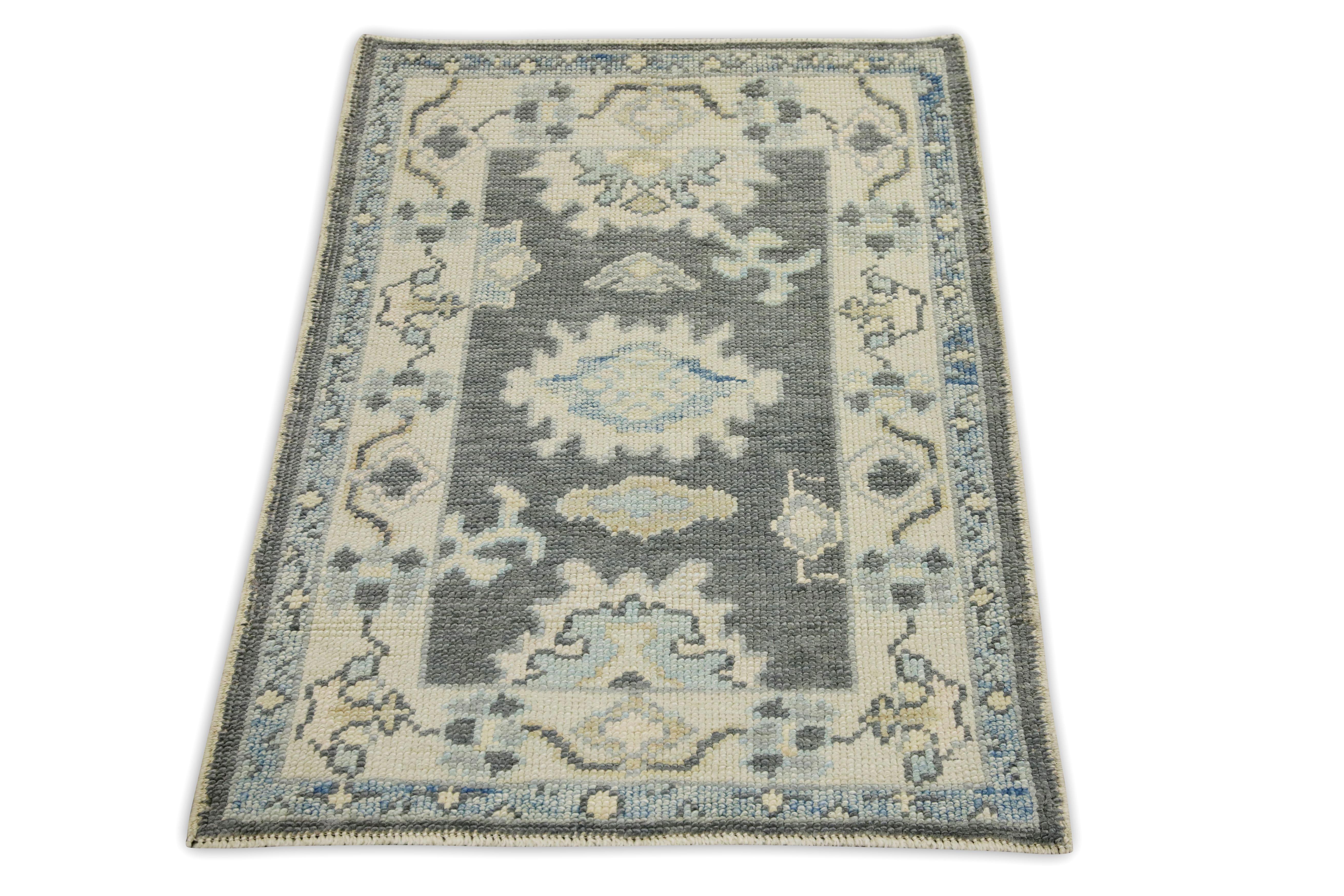 Gray Floral Design Handwoven Wool Turkish Oushak Rug In New Condition For Sale In Houston, TX