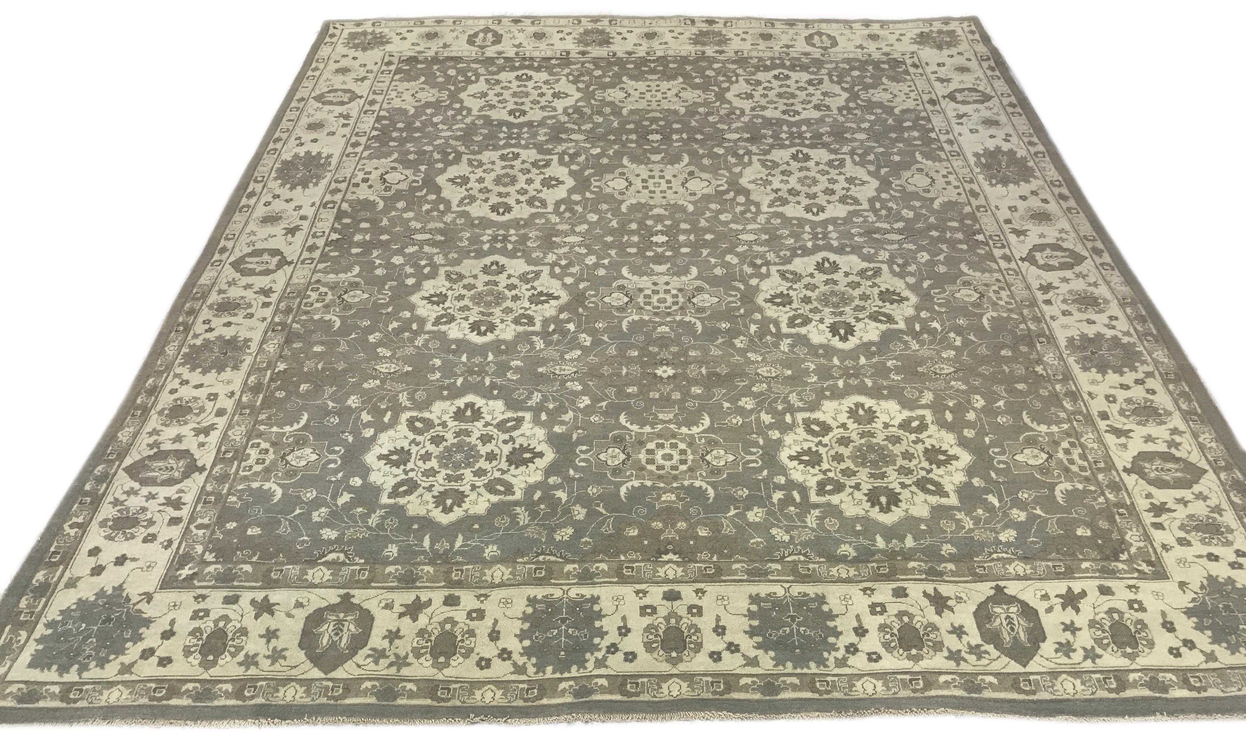 Gray floral medallions transitional hand knotted wool area rug. Measures: 8' x 9'10